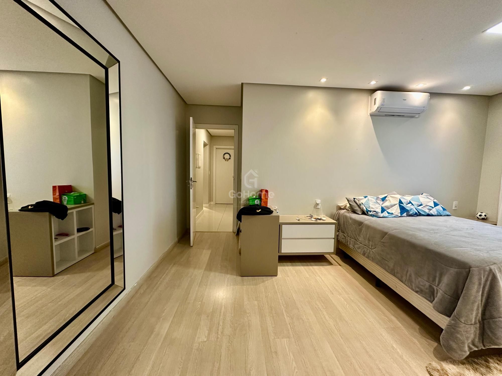 Apartamento Semimobiliado com 3 suítes