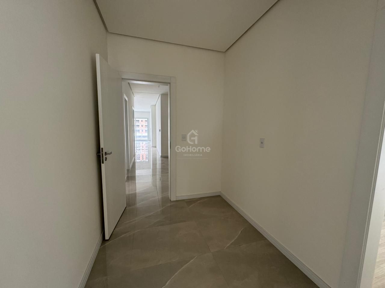 Apartamento Novo Vazio à Venda
