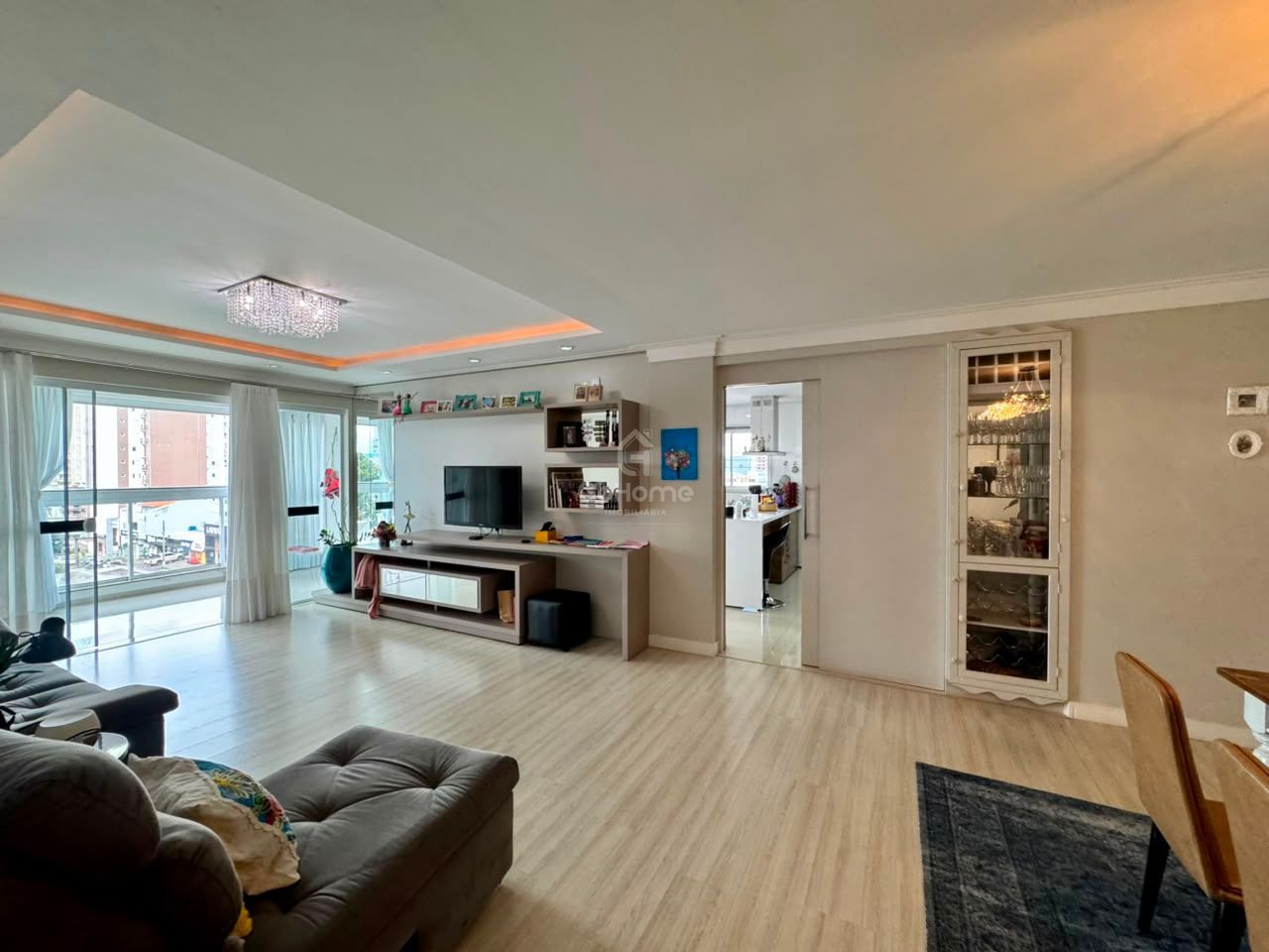 Apartamento com terraço mais Suíte Master e duas Demi-suítes
