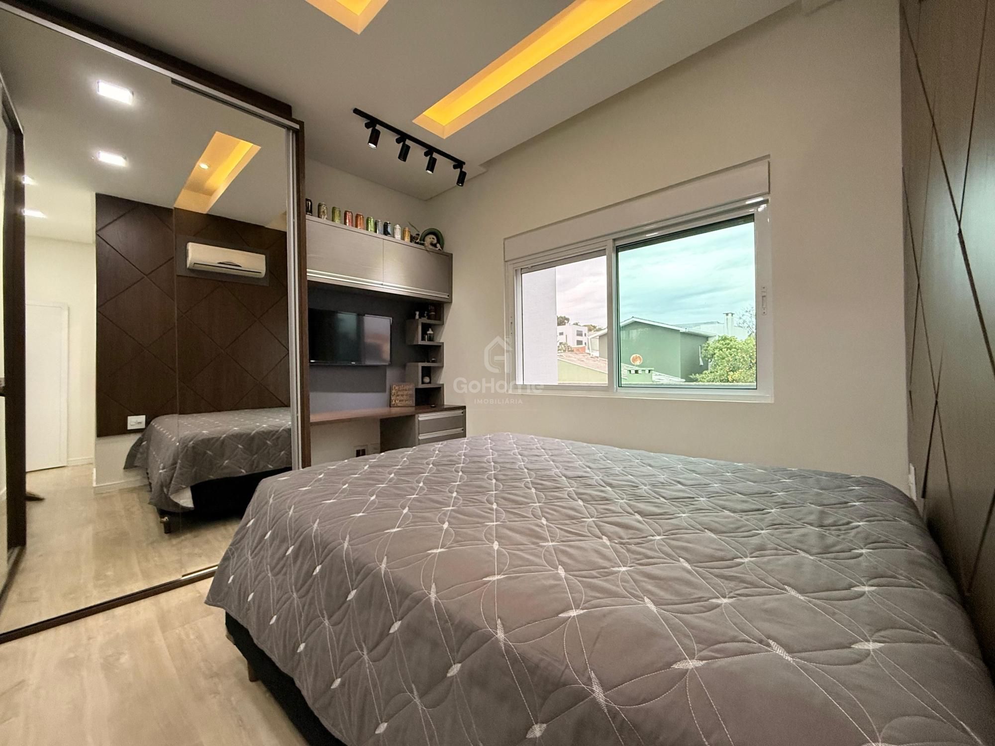 Casa com 3 suítes e piscina