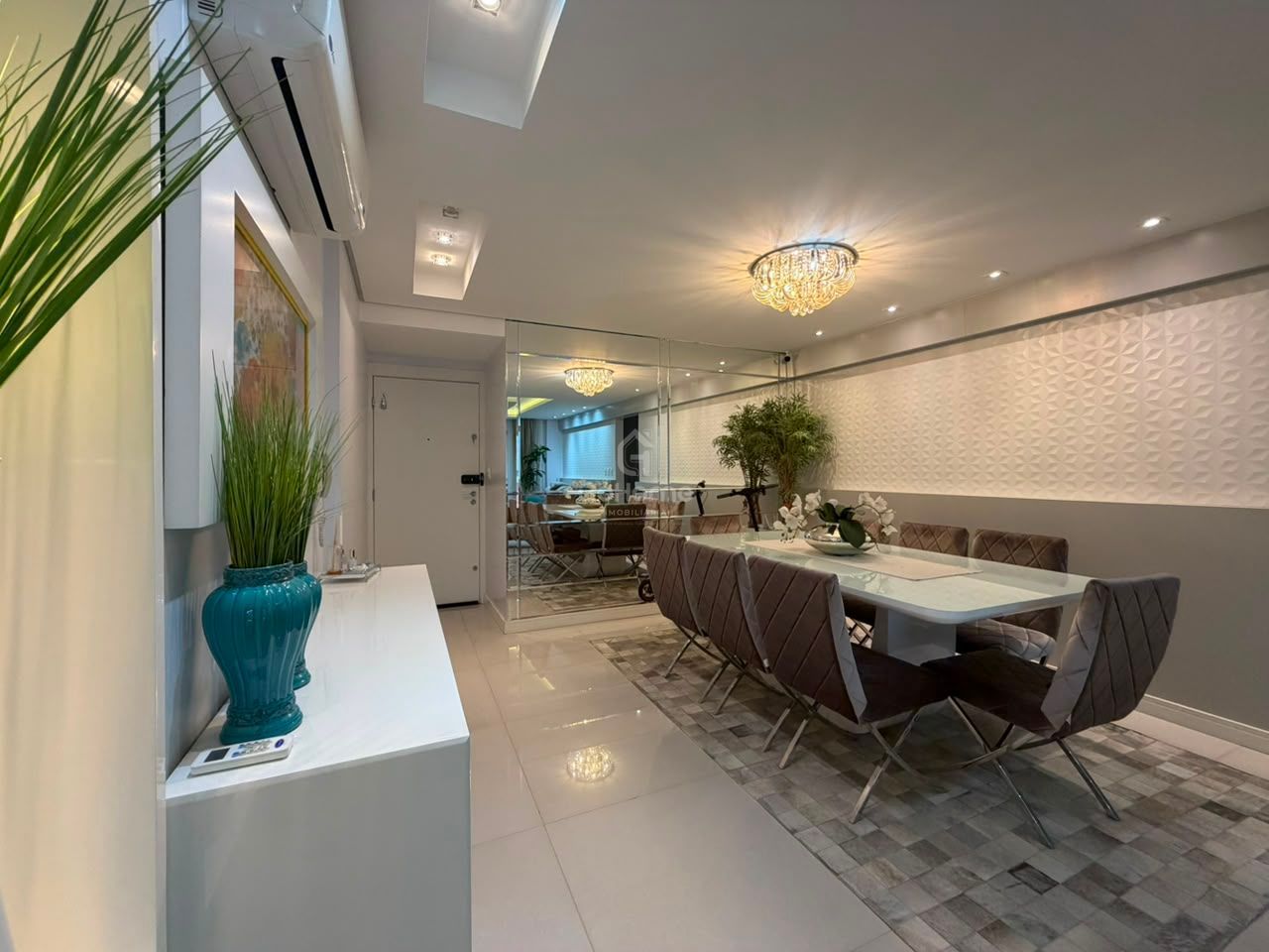 Apartamento Mobiliado e com 3 vagas de garagem
