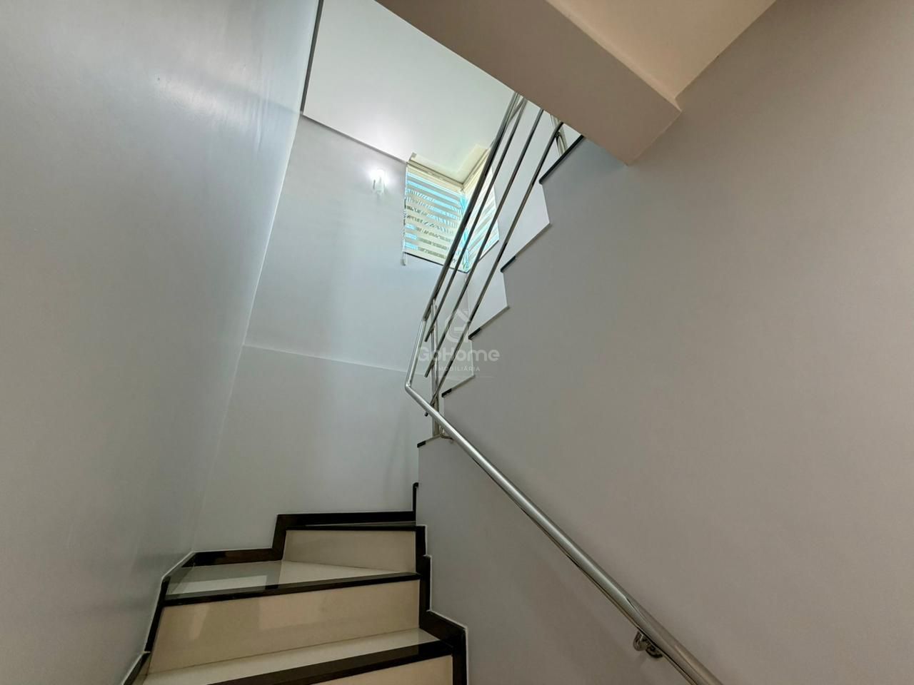 Casa com 3 pavimentos semimobiliada