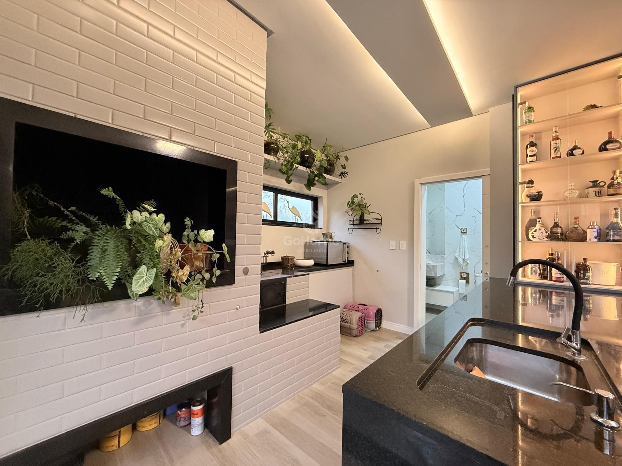Casa em Condomínio Fechado com 3 suítes