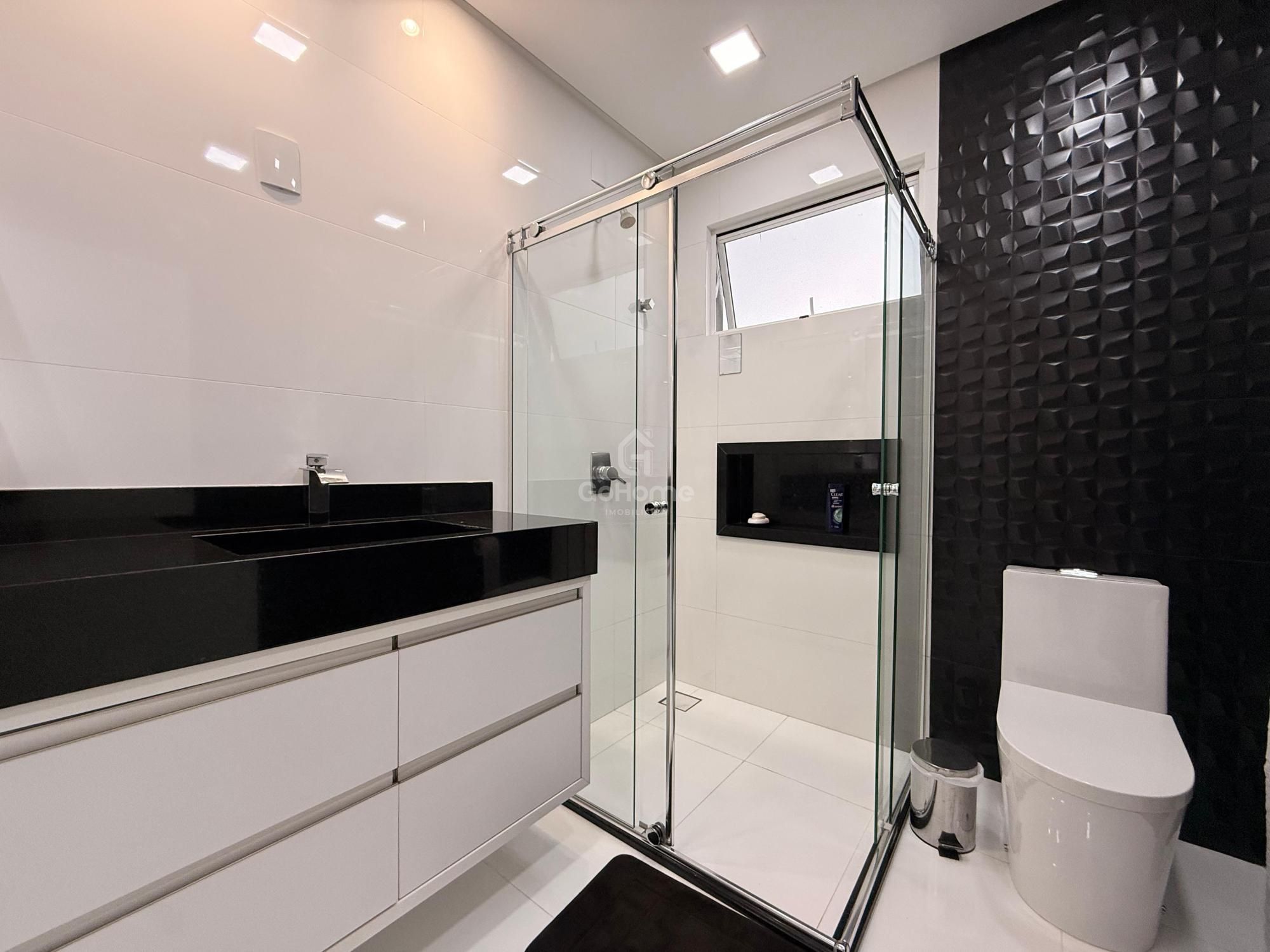 Casa com 3 suítes e piscina