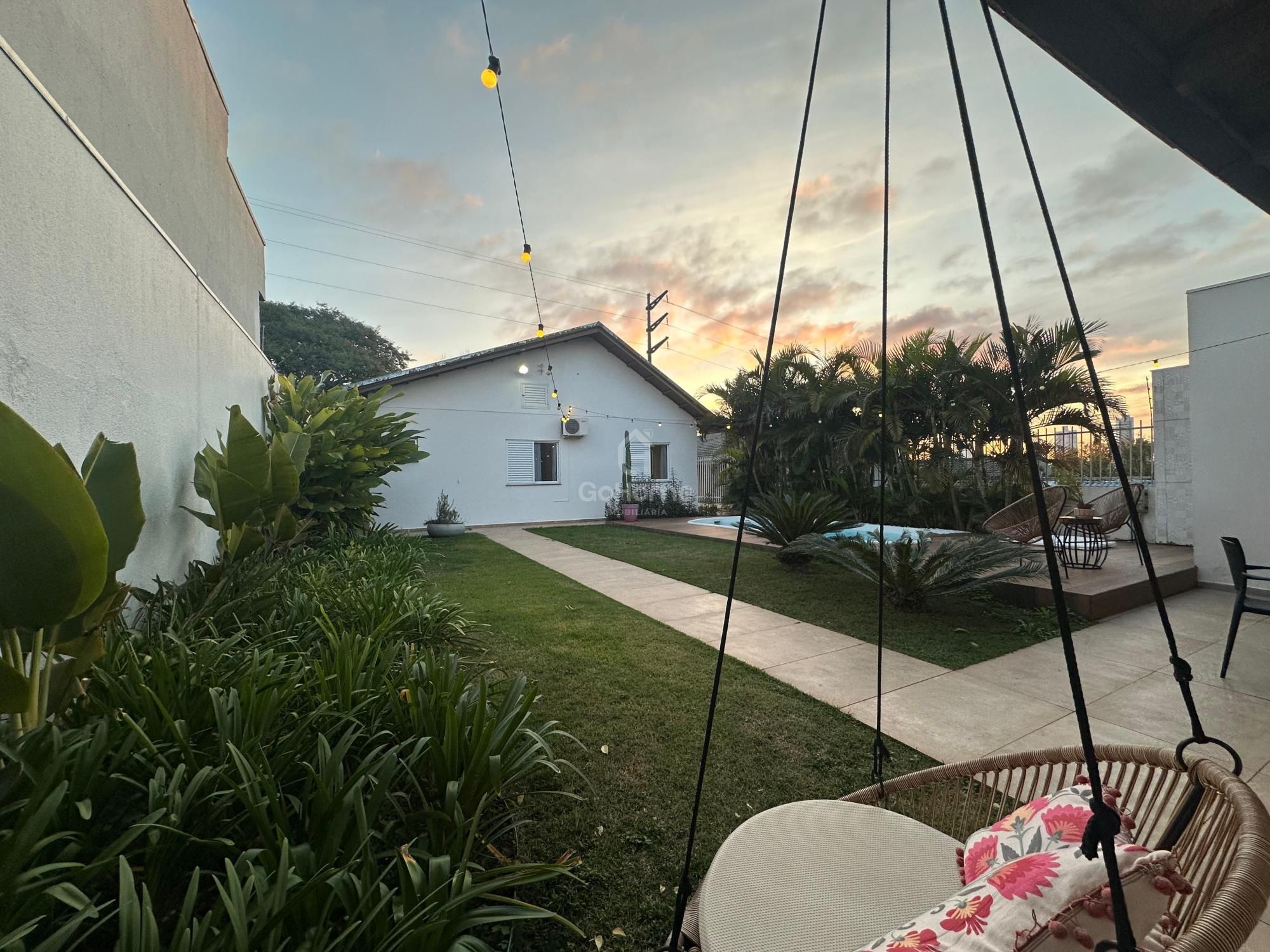 Casa Semimobiliada com Piscina