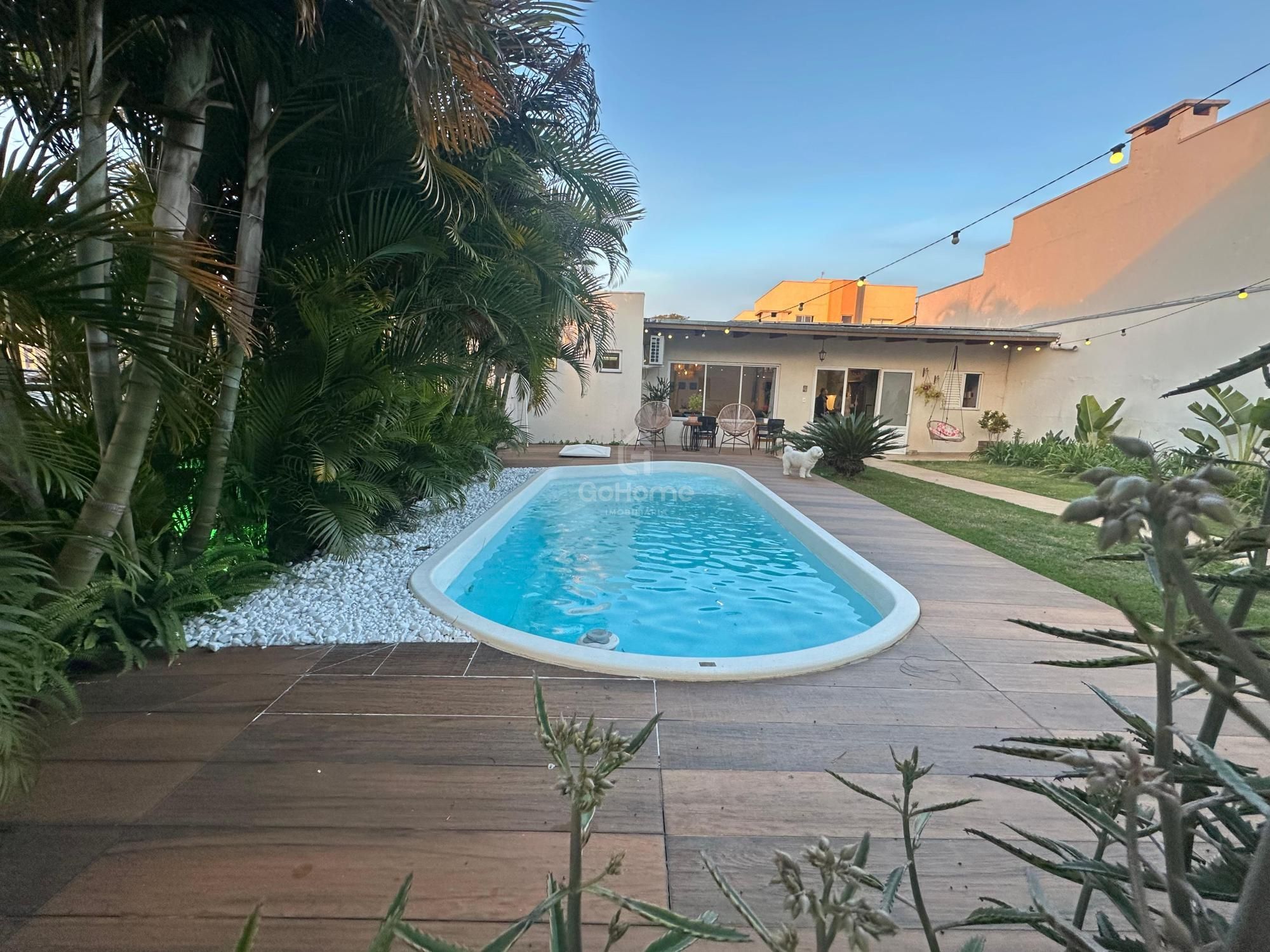 Casa Semimobiliada com Piscina