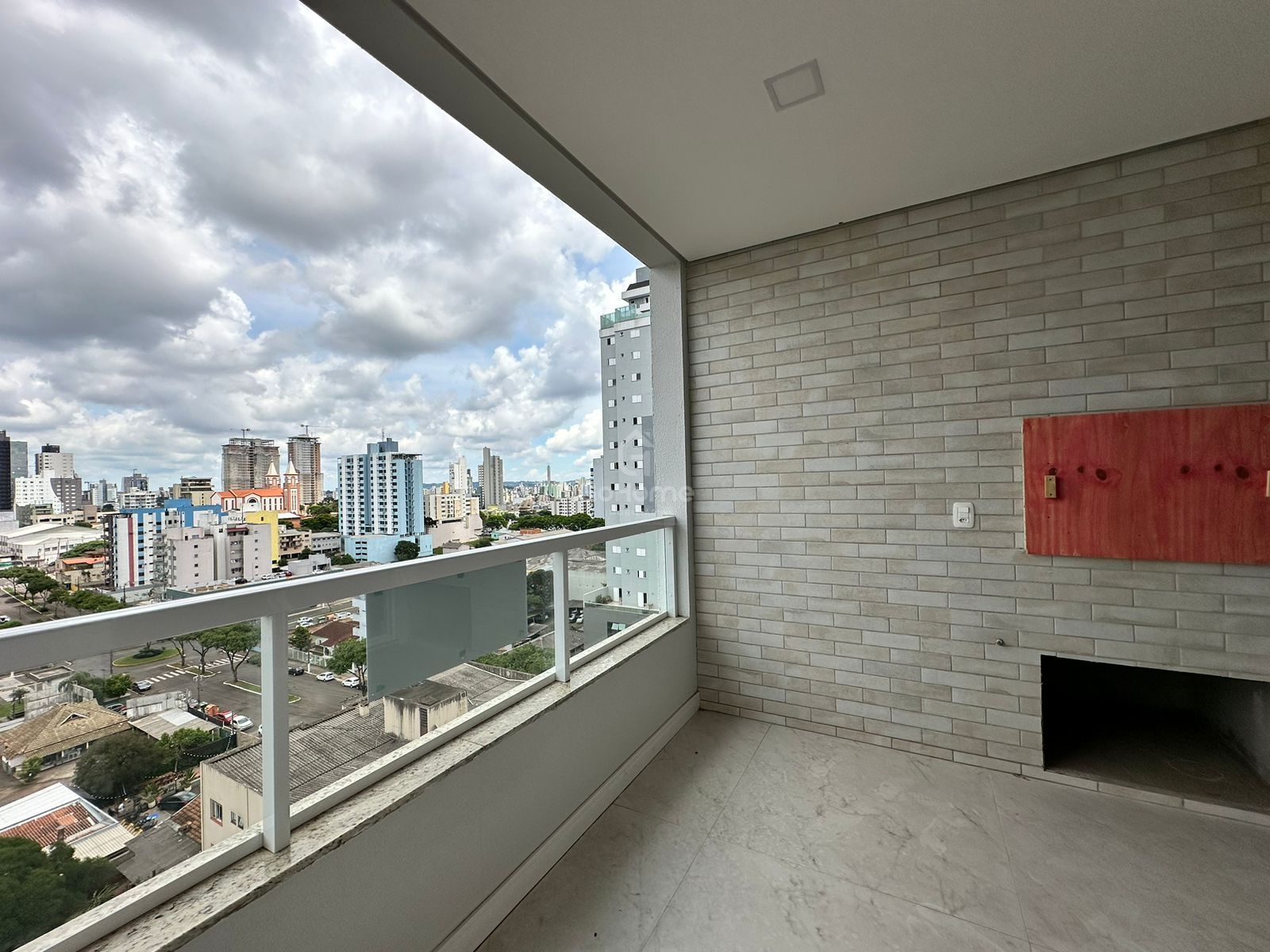 3650 – Apartamento 3 suítes, próximo ao Colégio Marista