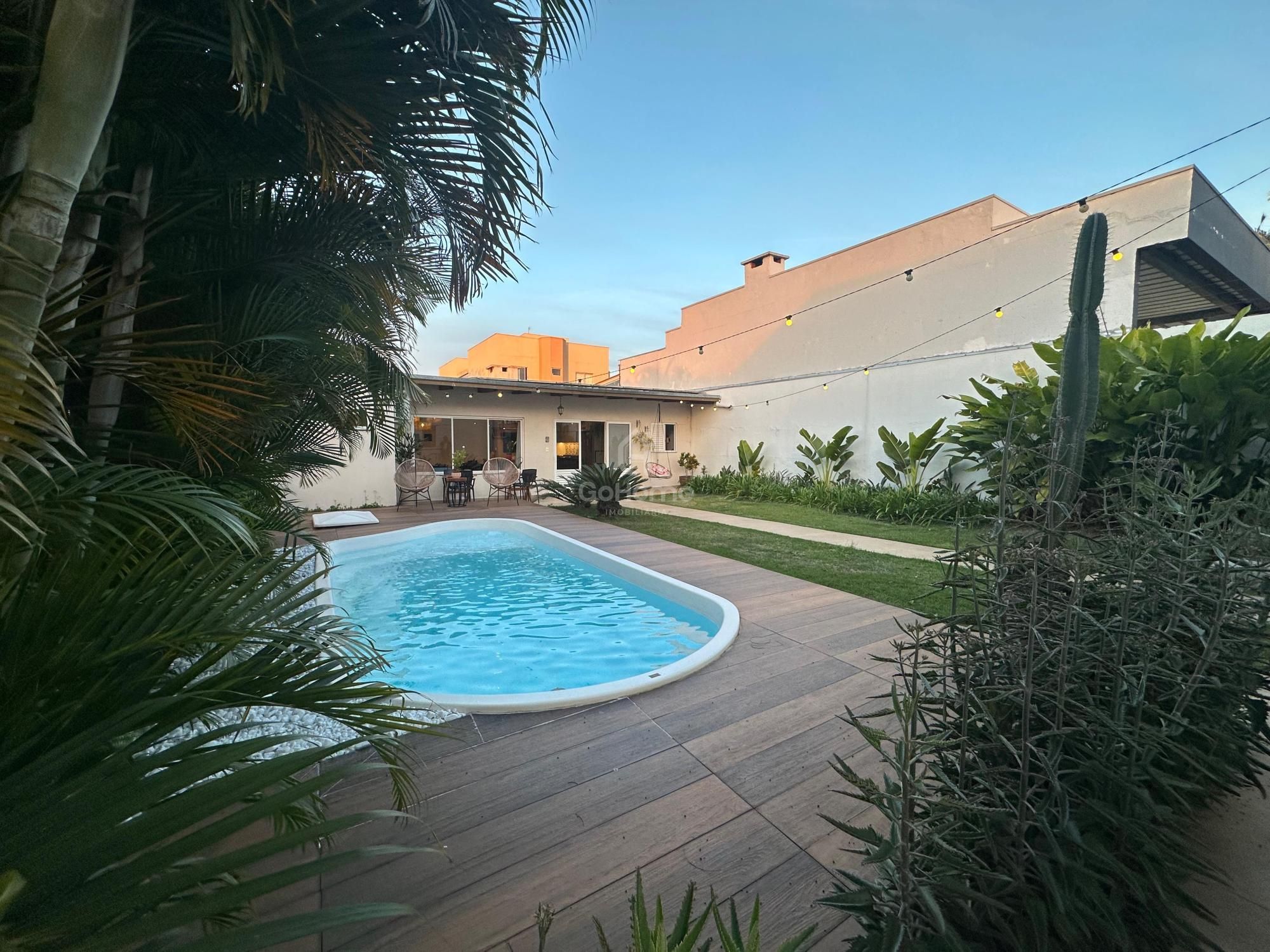 Casa Semimobiliada com Piscina