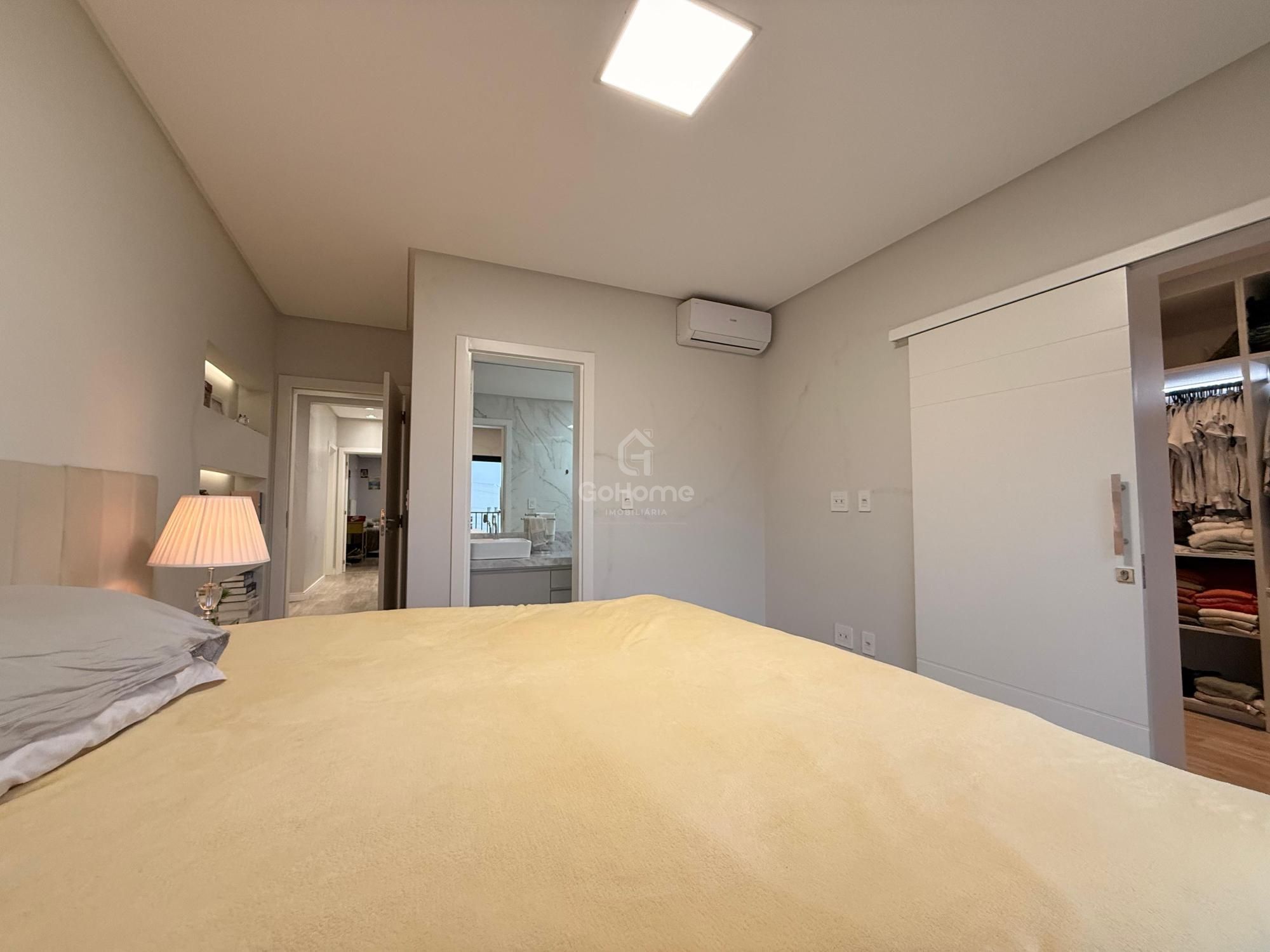 Casa em Condomínio Fechado com 3 suítes