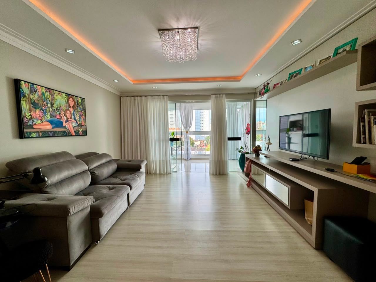 Apartamento com terraço mais Suíte Master e duas Demi-suítes