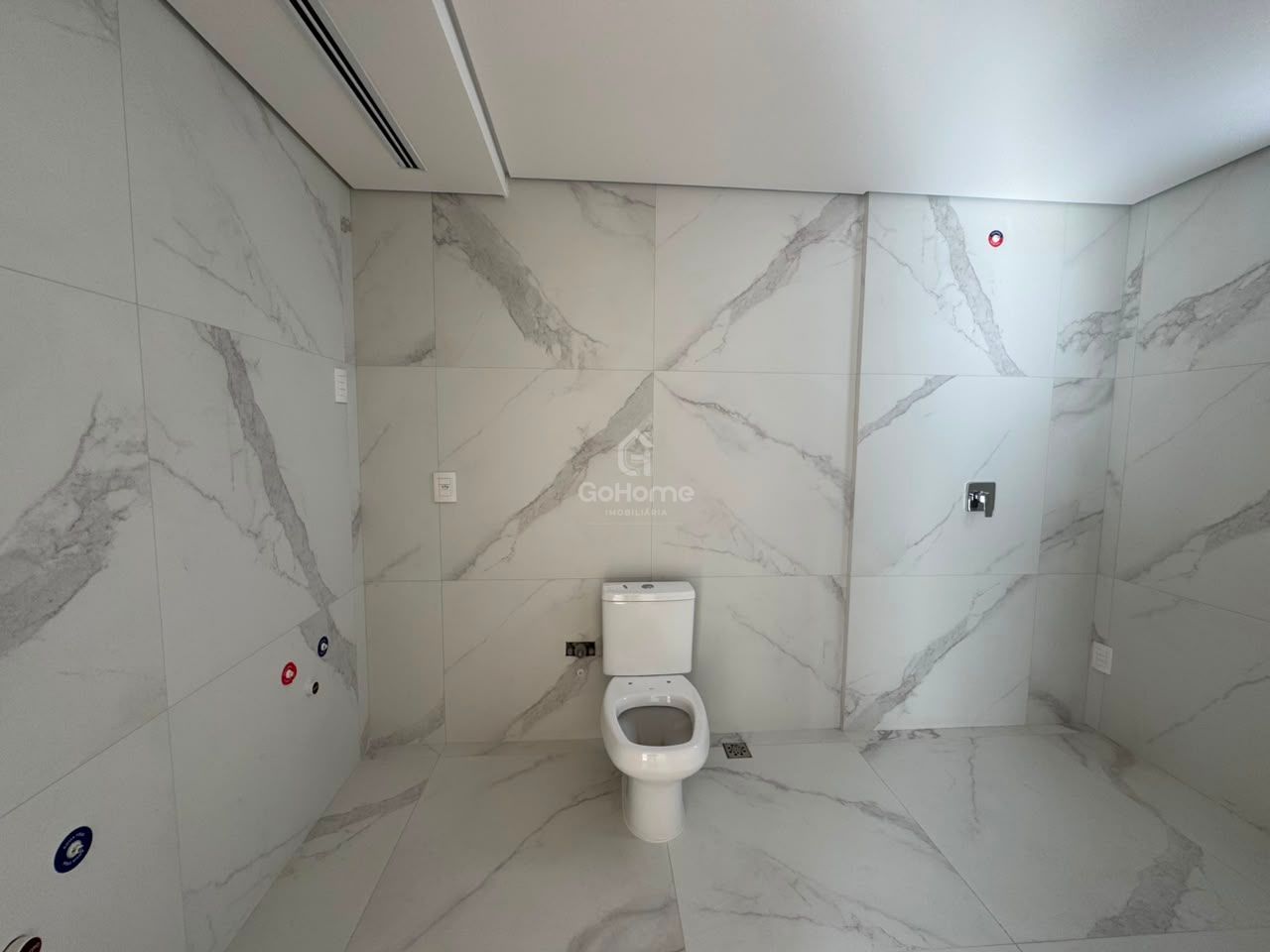 Cobertura Nova à Venda com 3 Suítes e Piscina Privativa