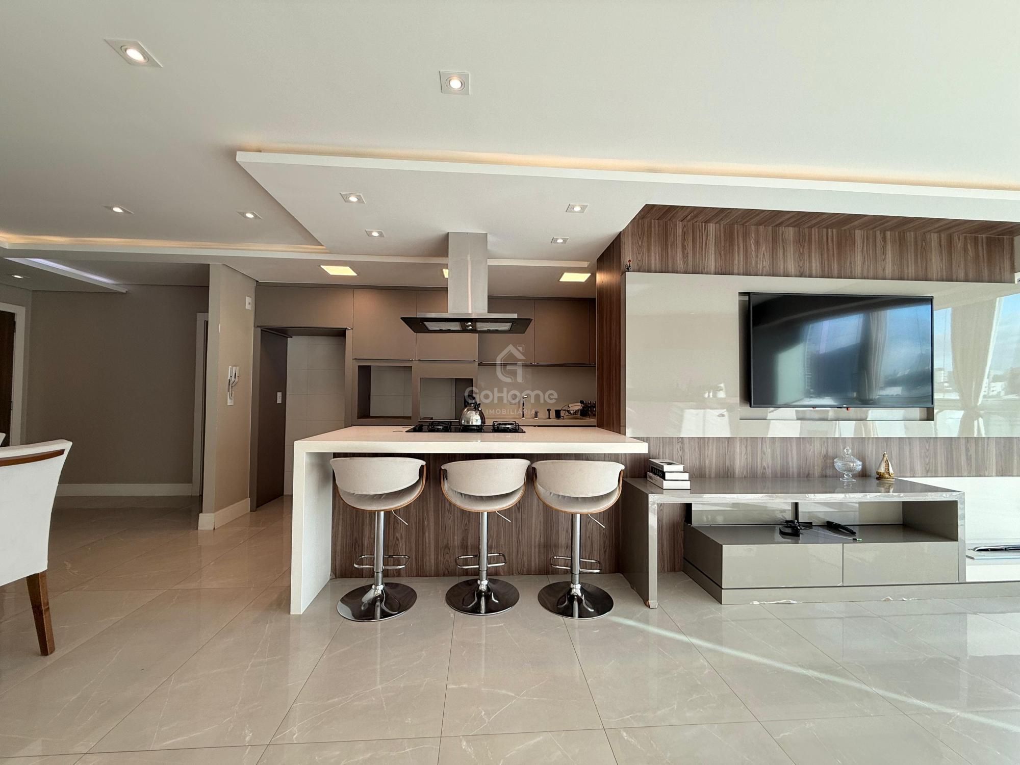 Apartamento Semimobiliado com Suíte e Demi-Suíte