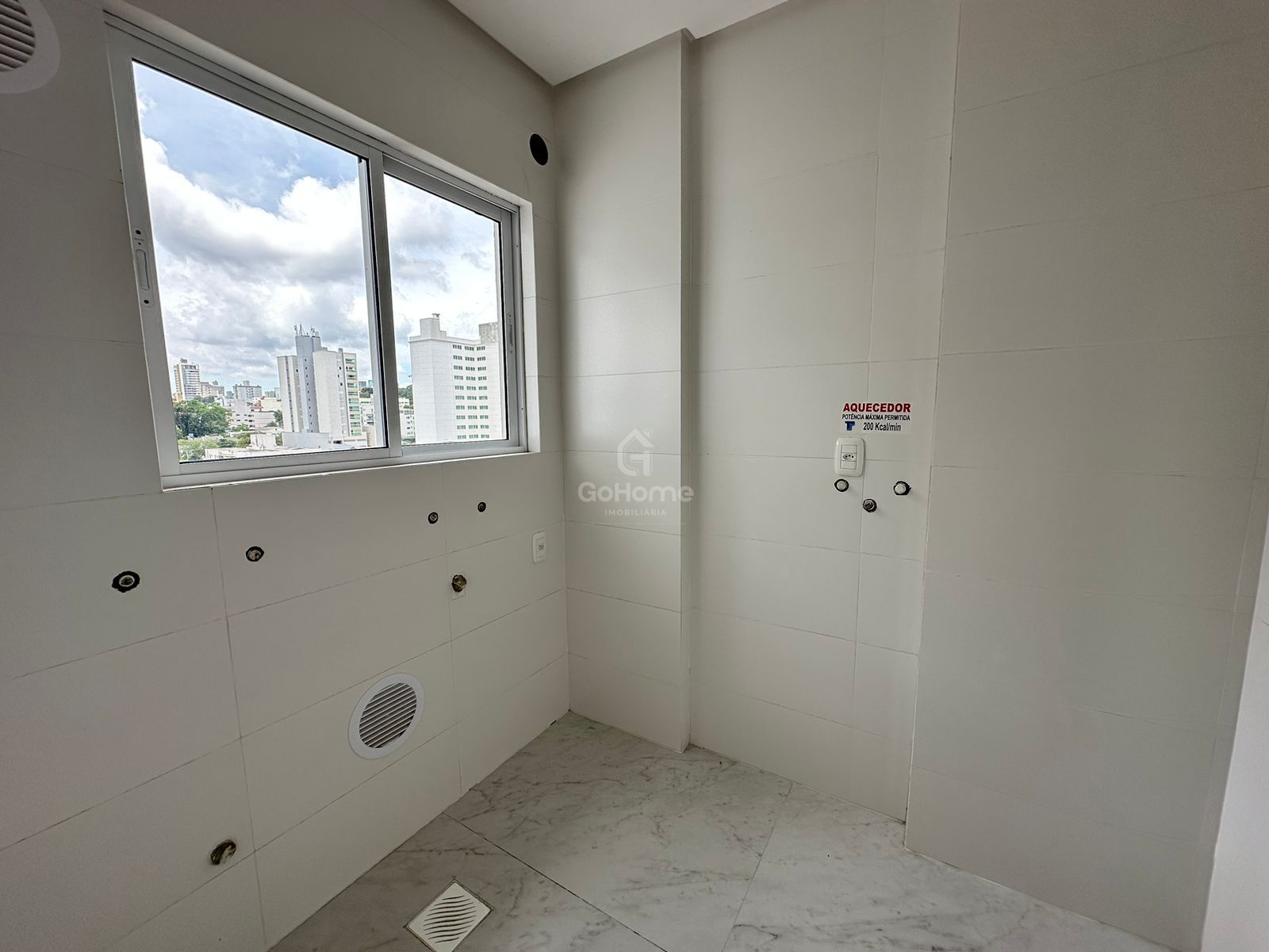 3650 – Apartamento 3 suítes, próximo ao Colégio Marista