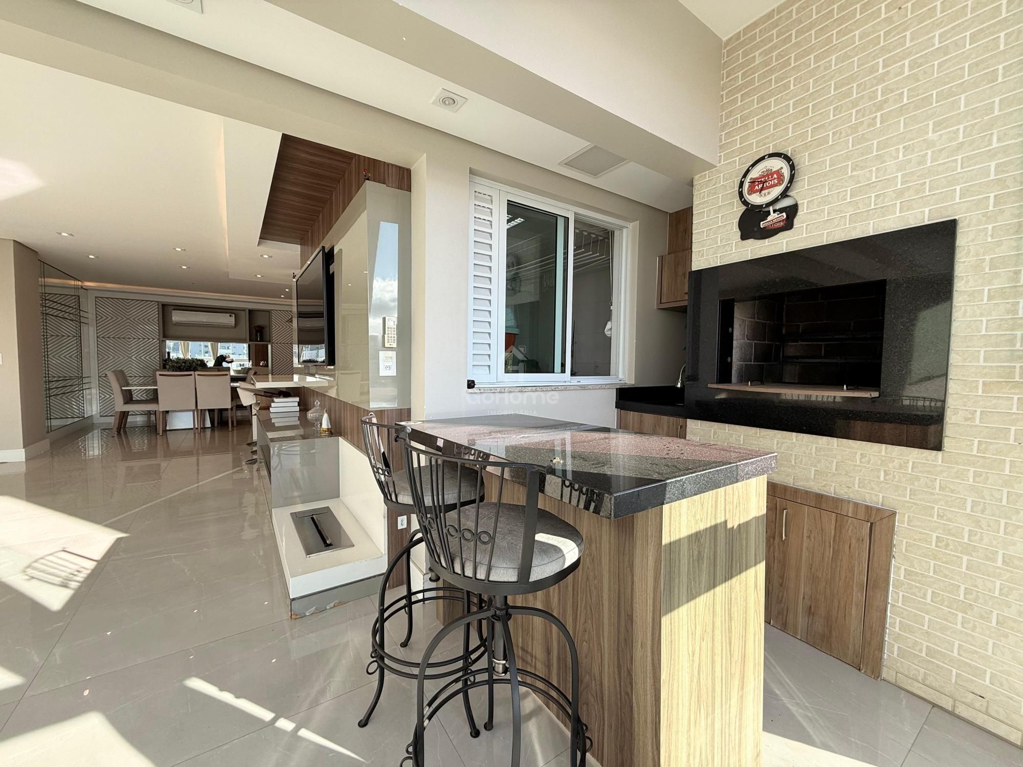 Apartamento Semimobiliado com Suíte e Demi-Suíte