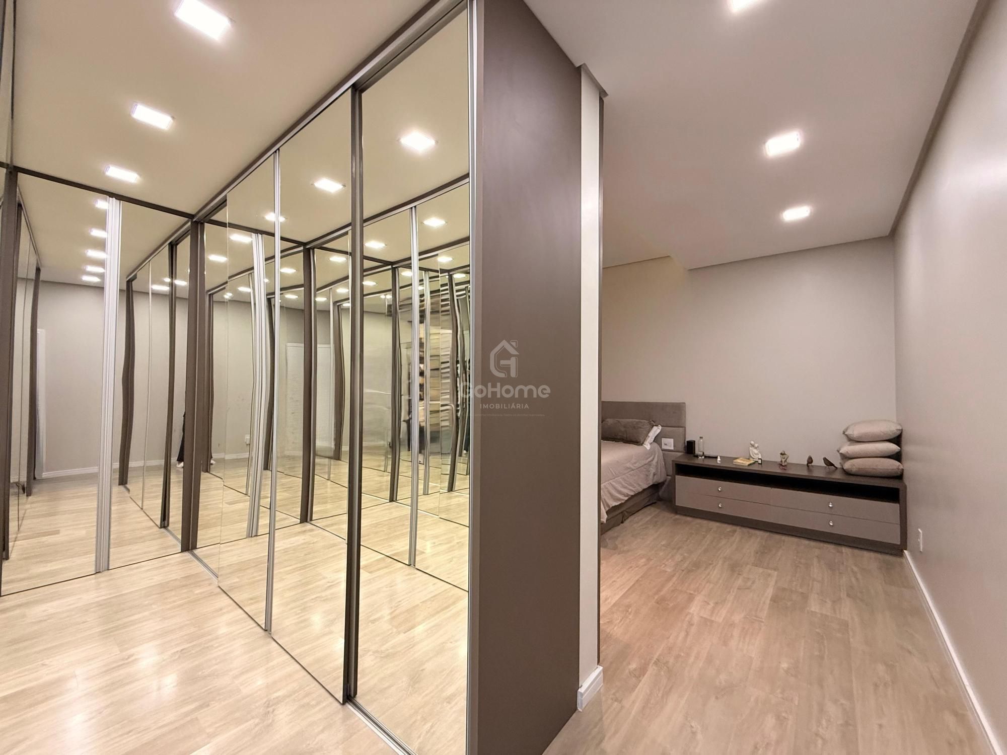 Casa com 3 suítes e piscina