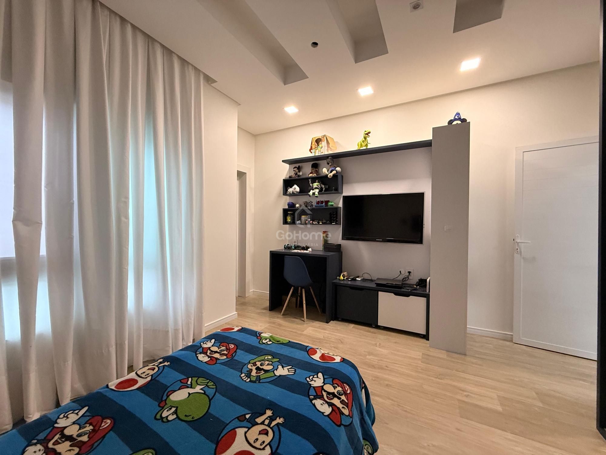 Casa com 3 suítes e piscina