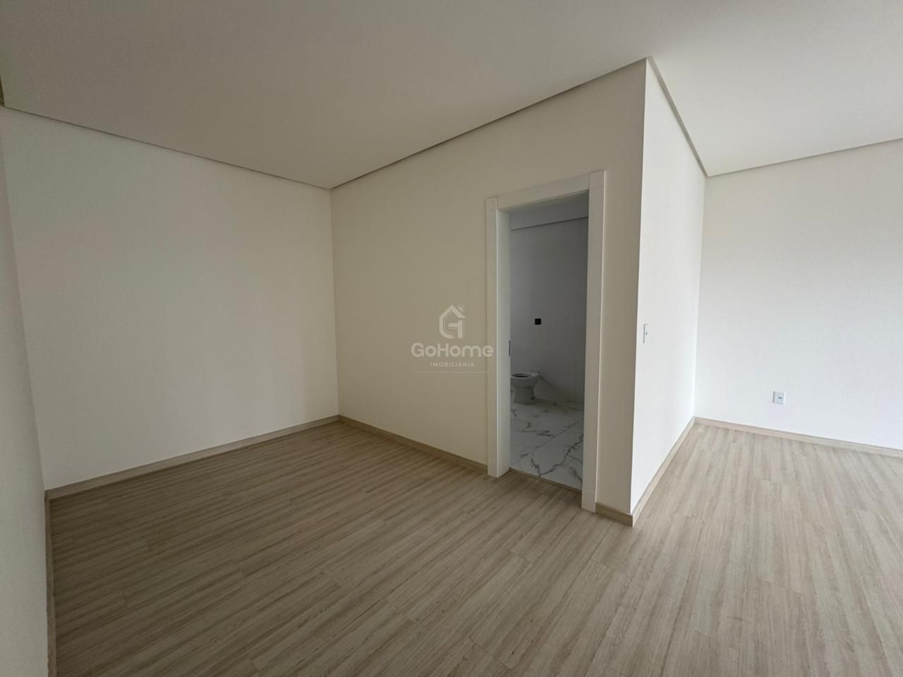 Apartamento Novo Vazio à Venda