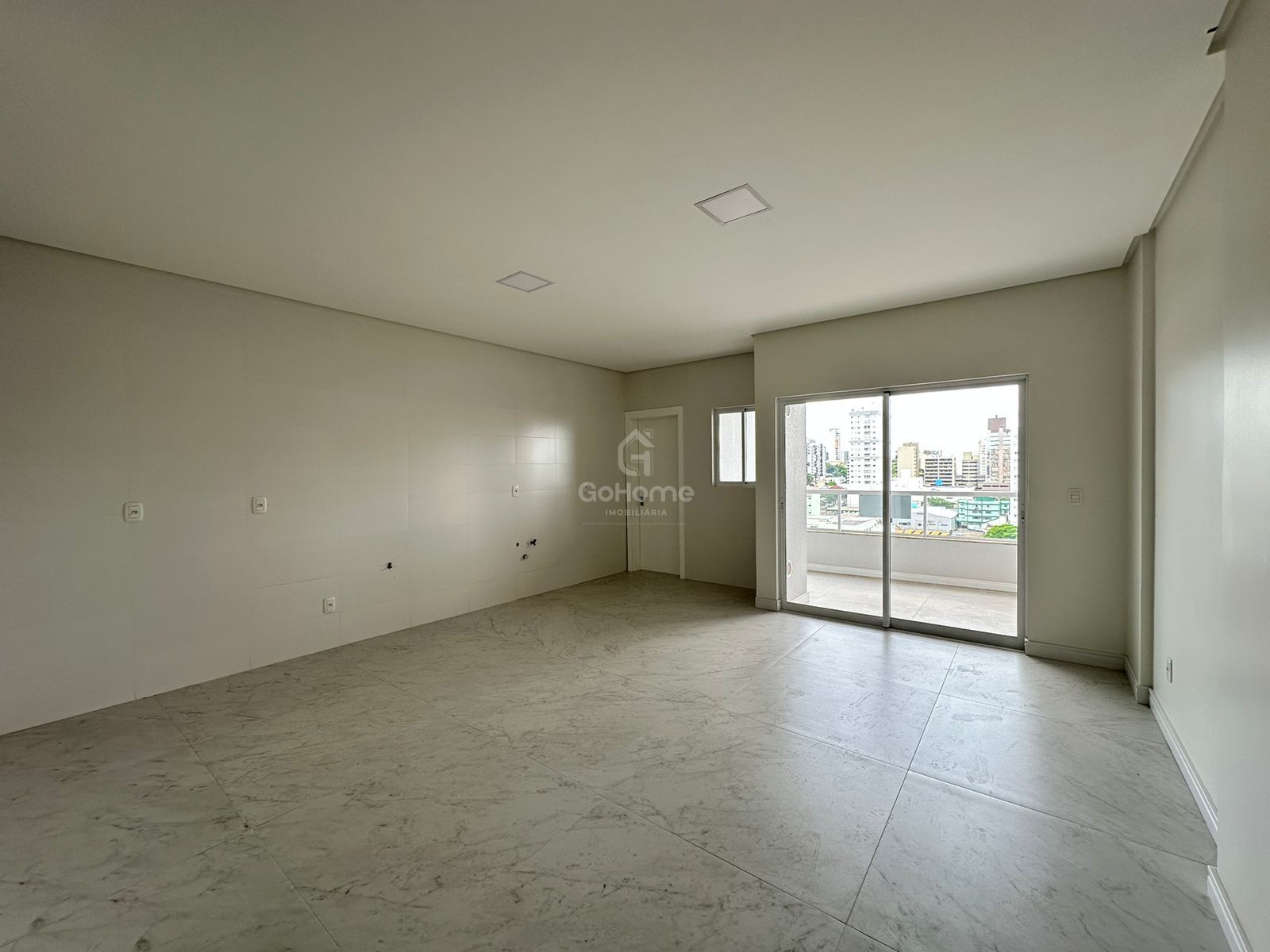 3650 – Apartamento 3 suítes, próximo ao Colégio Marista