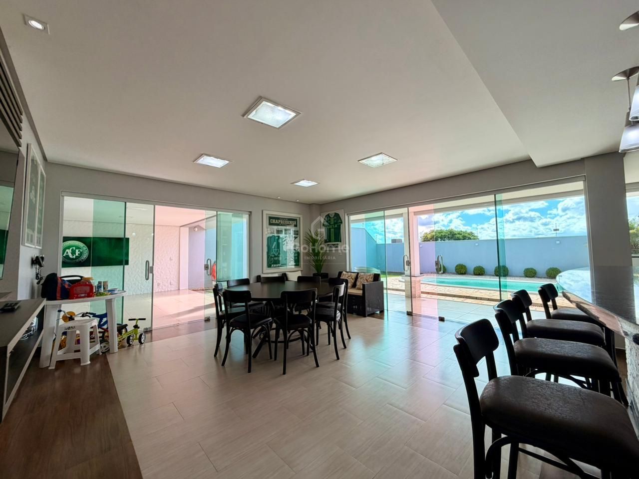 Casa com 3 pavimentos semimobiliada