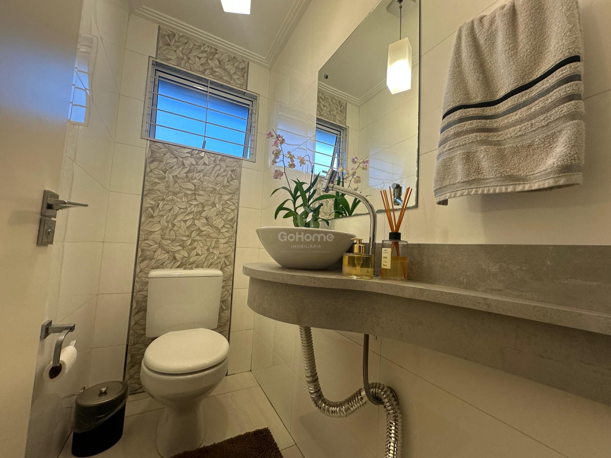 Casa Semimobiliada com Piscina