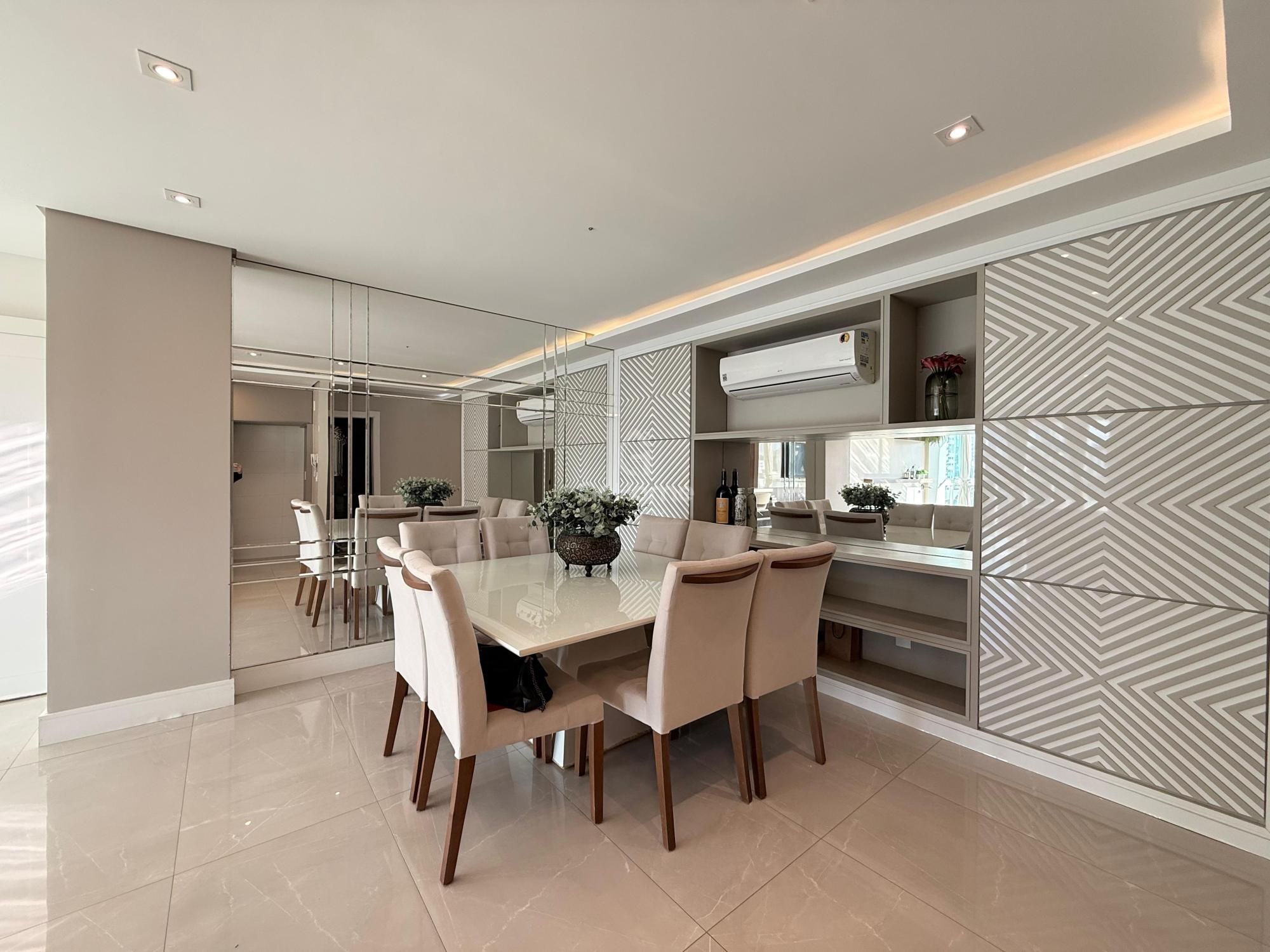 Apartamento Semimobiliado com Suíte e Demi-Suíte