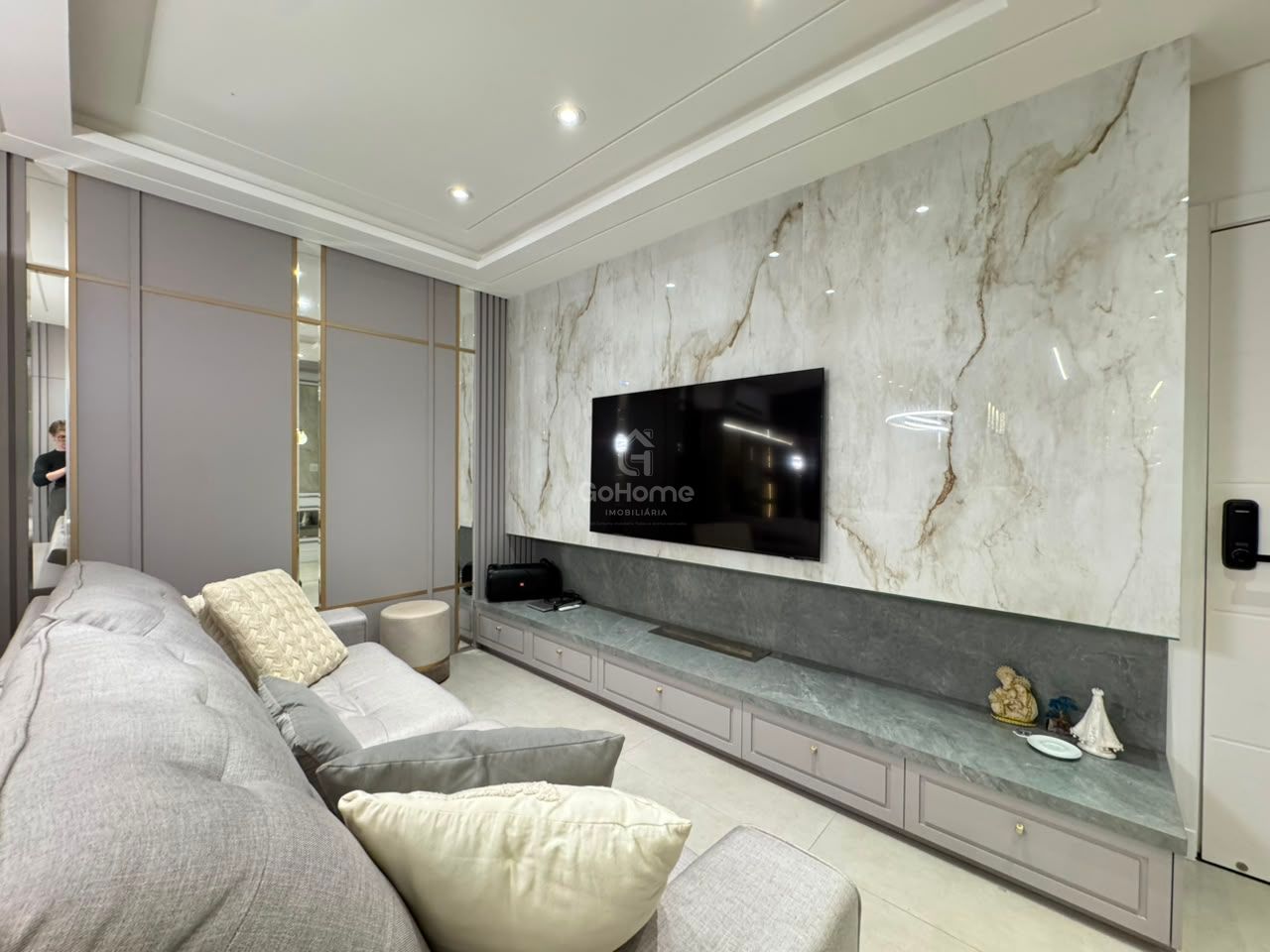 Apartamento com duas suítes mobiliado