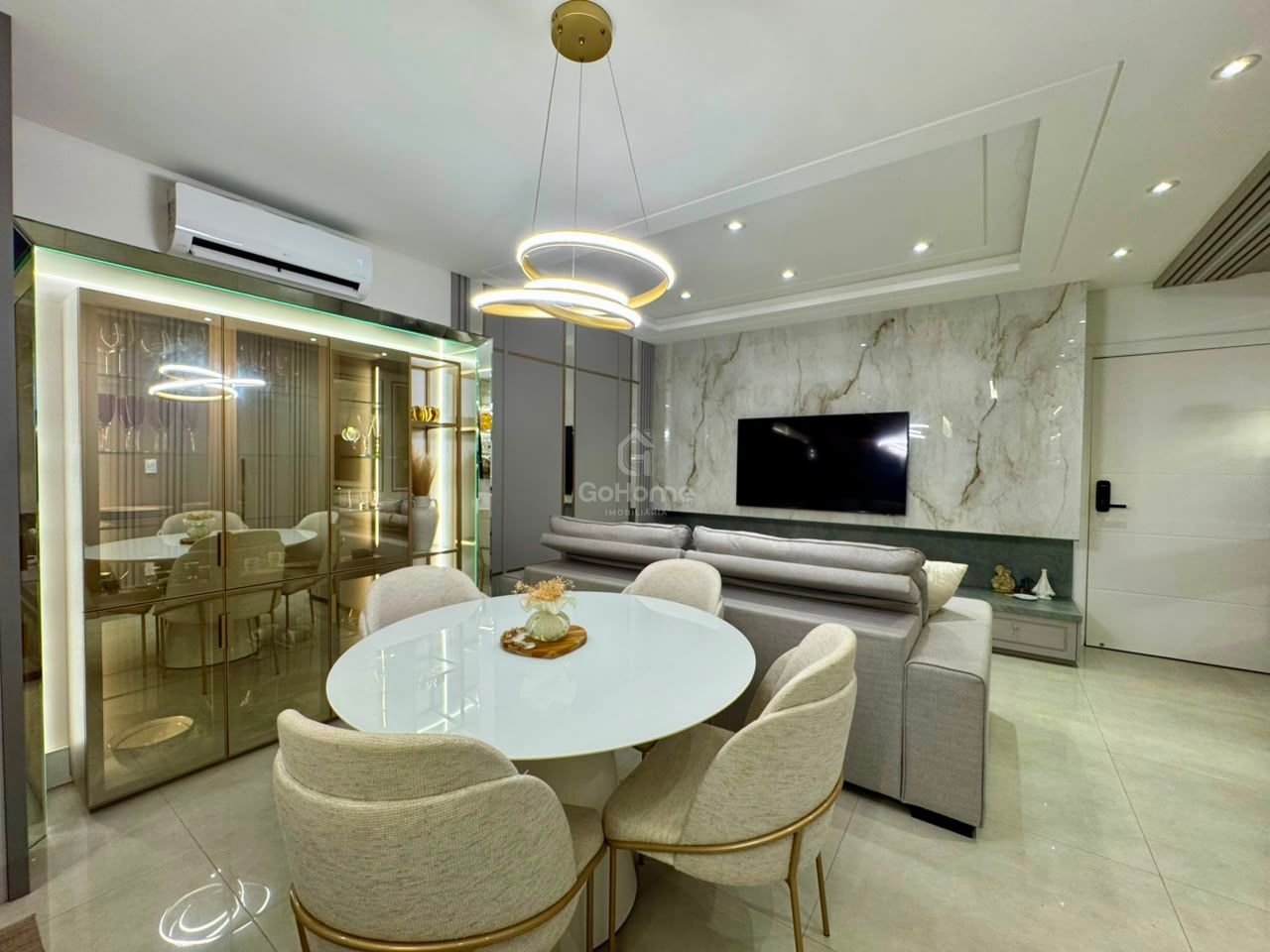 Apartamento com duas suítes mobiliado