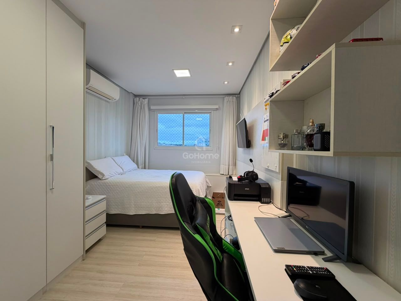 Apartamento Mobiliado e com 3 vagas de garagem