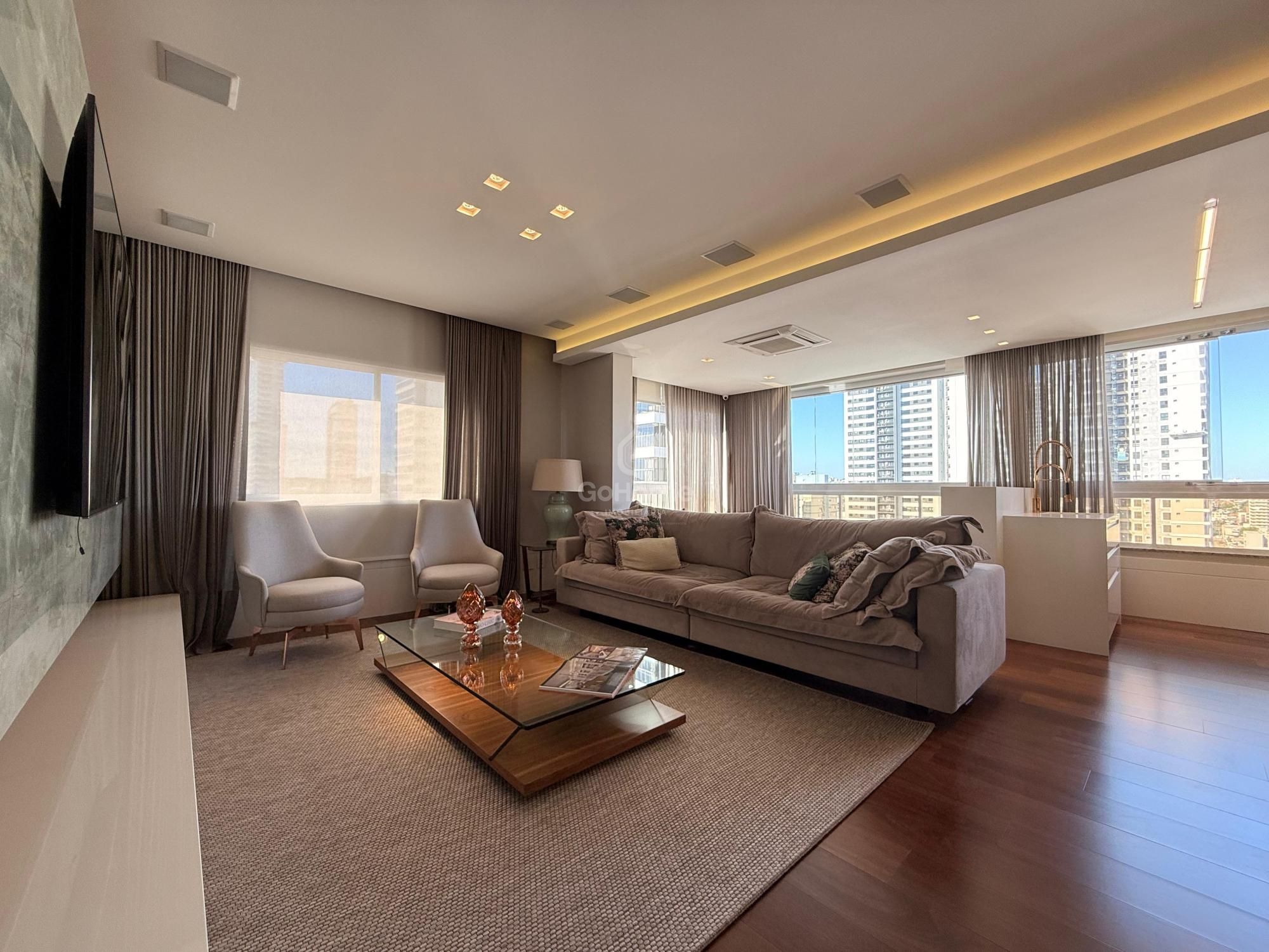 4742 – Apartamento mobiliado com 2 suítes no Centro de Chapecó e 2 vagas