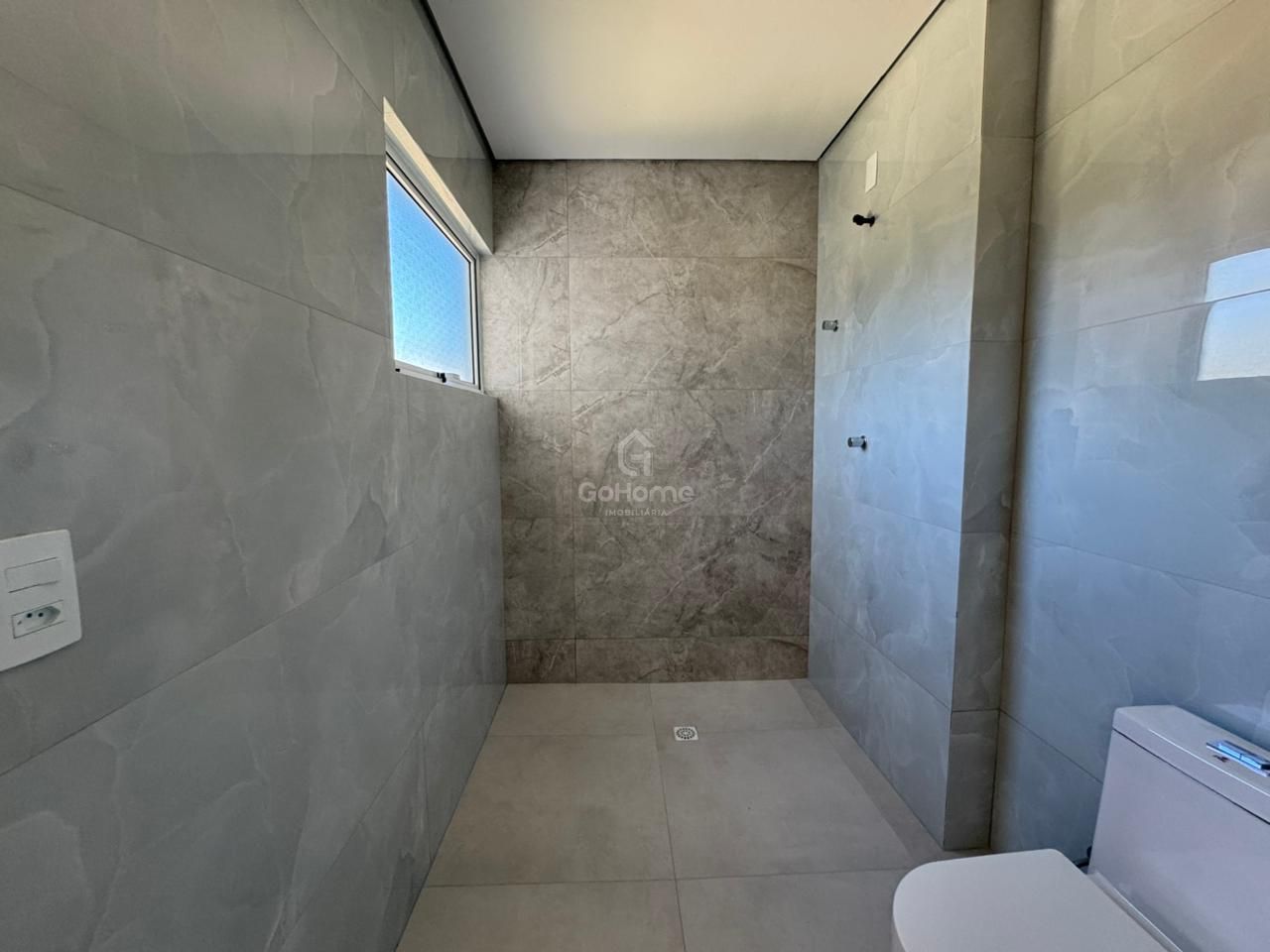 Casa Nova à Venda em Condomínio Fechado