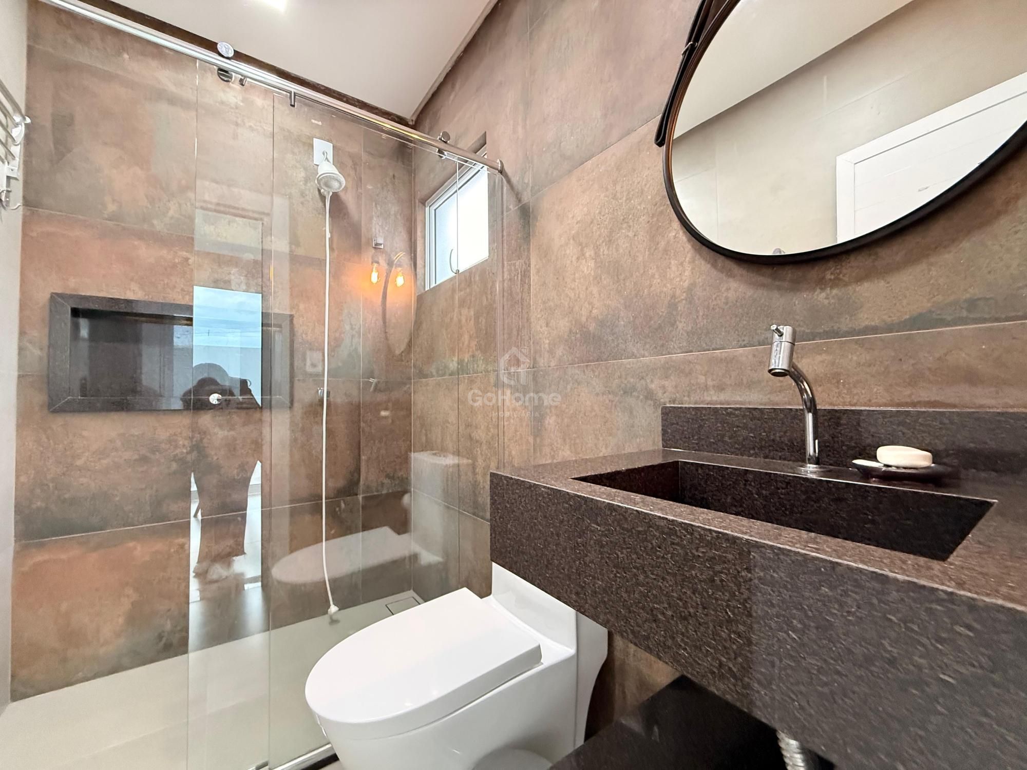 Casa com 3 suítes e piscina