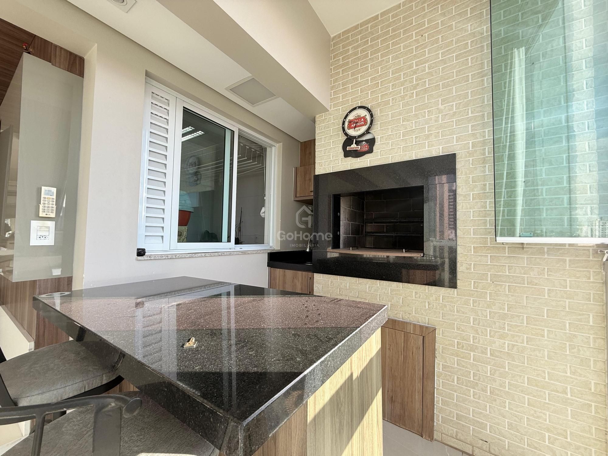 Apartamento Semimobiliado com Suíte e Demi-Suíte