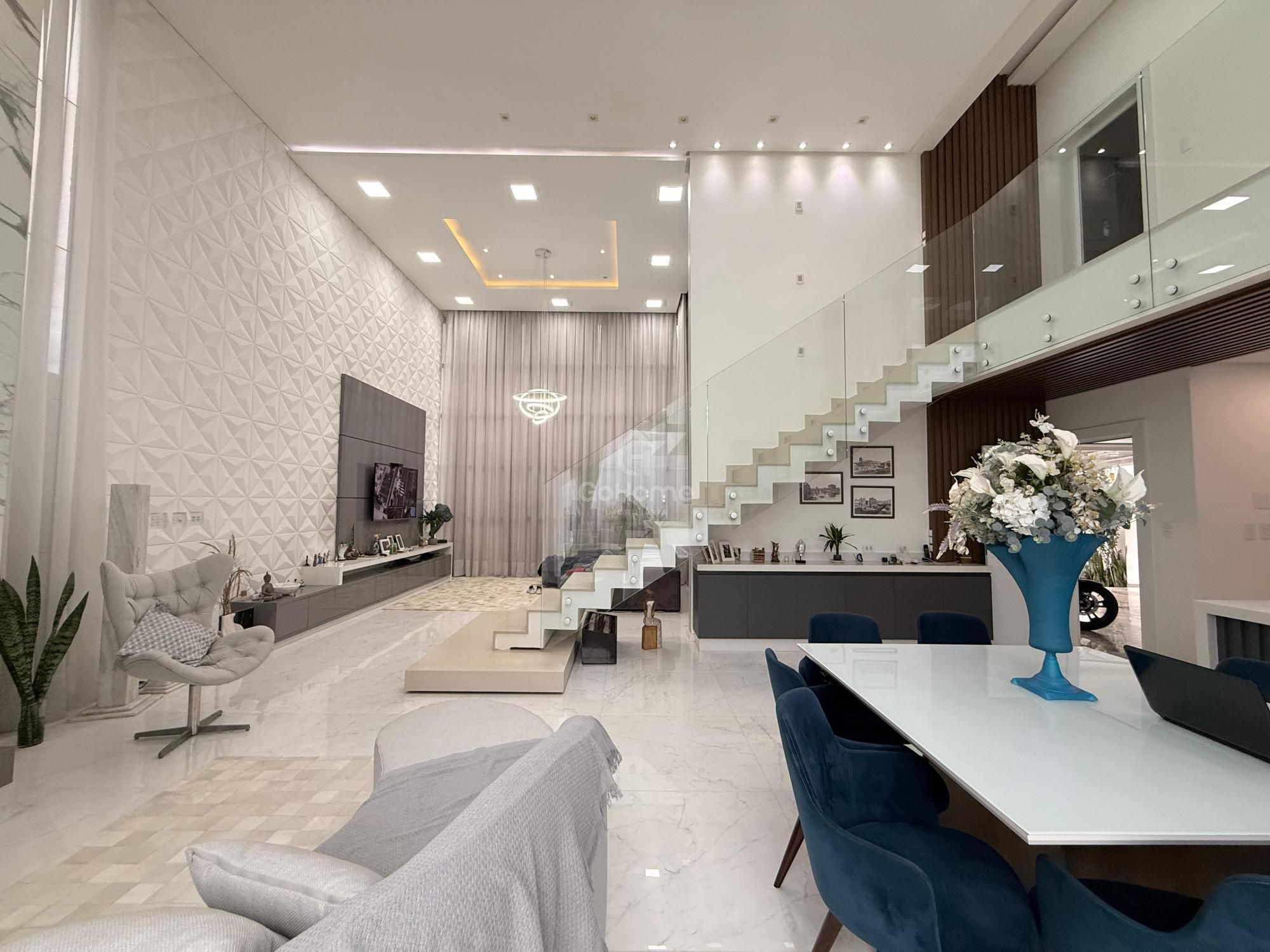 Casa com 3 suítes e piscina