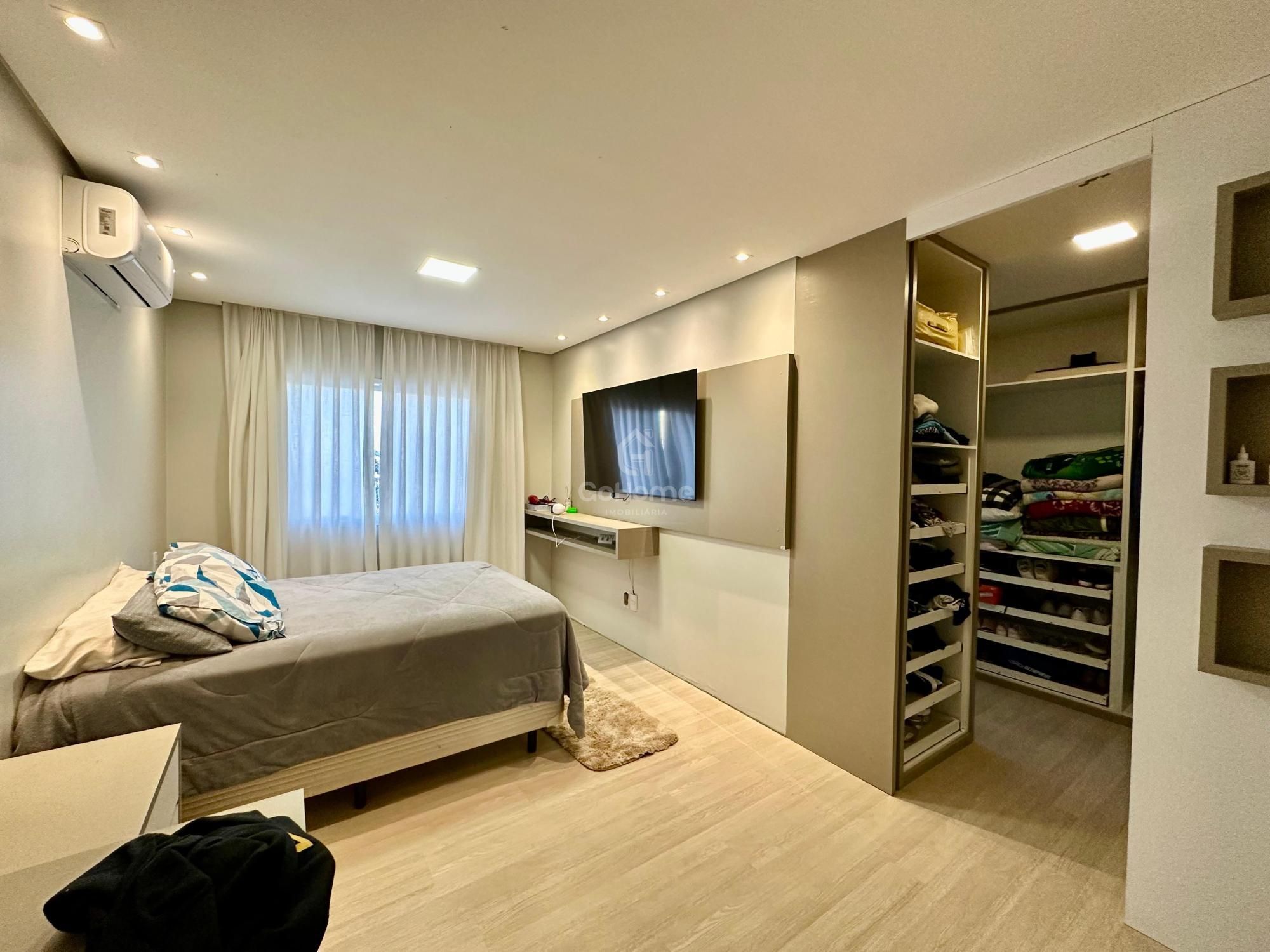 Apartamento Semimobiliado com 3 suítes