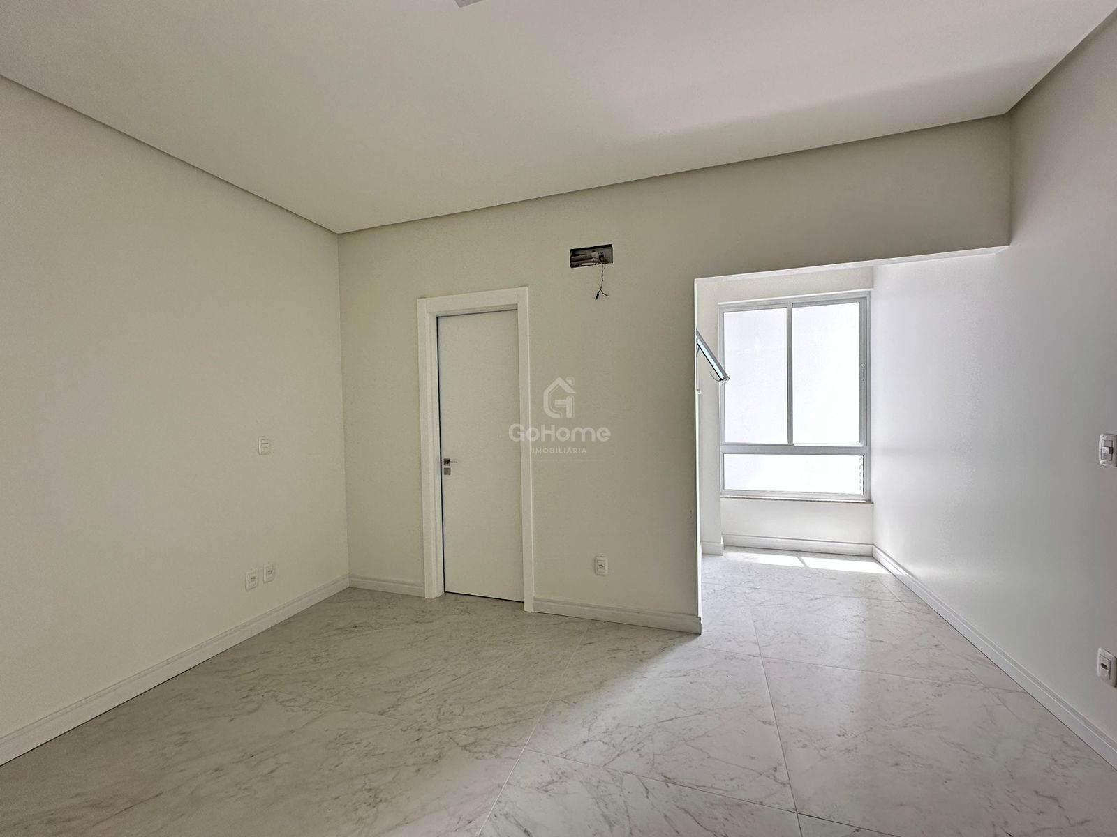 3650 – Apartamento 3 suítes, próximo ao Colégio Marista