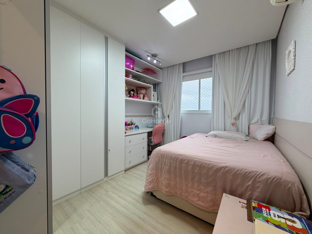 Apartamento Mobiliado e com 3 vagas de garagem