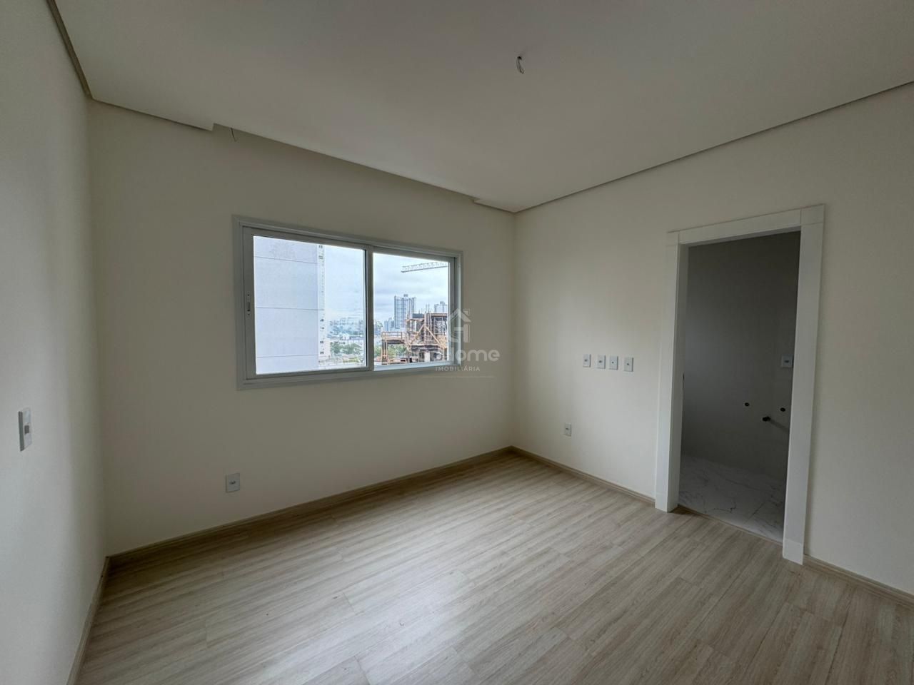 Apartamento Novo à Venda com 4 dormitórios