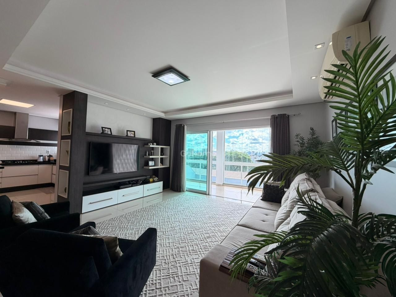Casa com 3 pavimentos semimobiliada