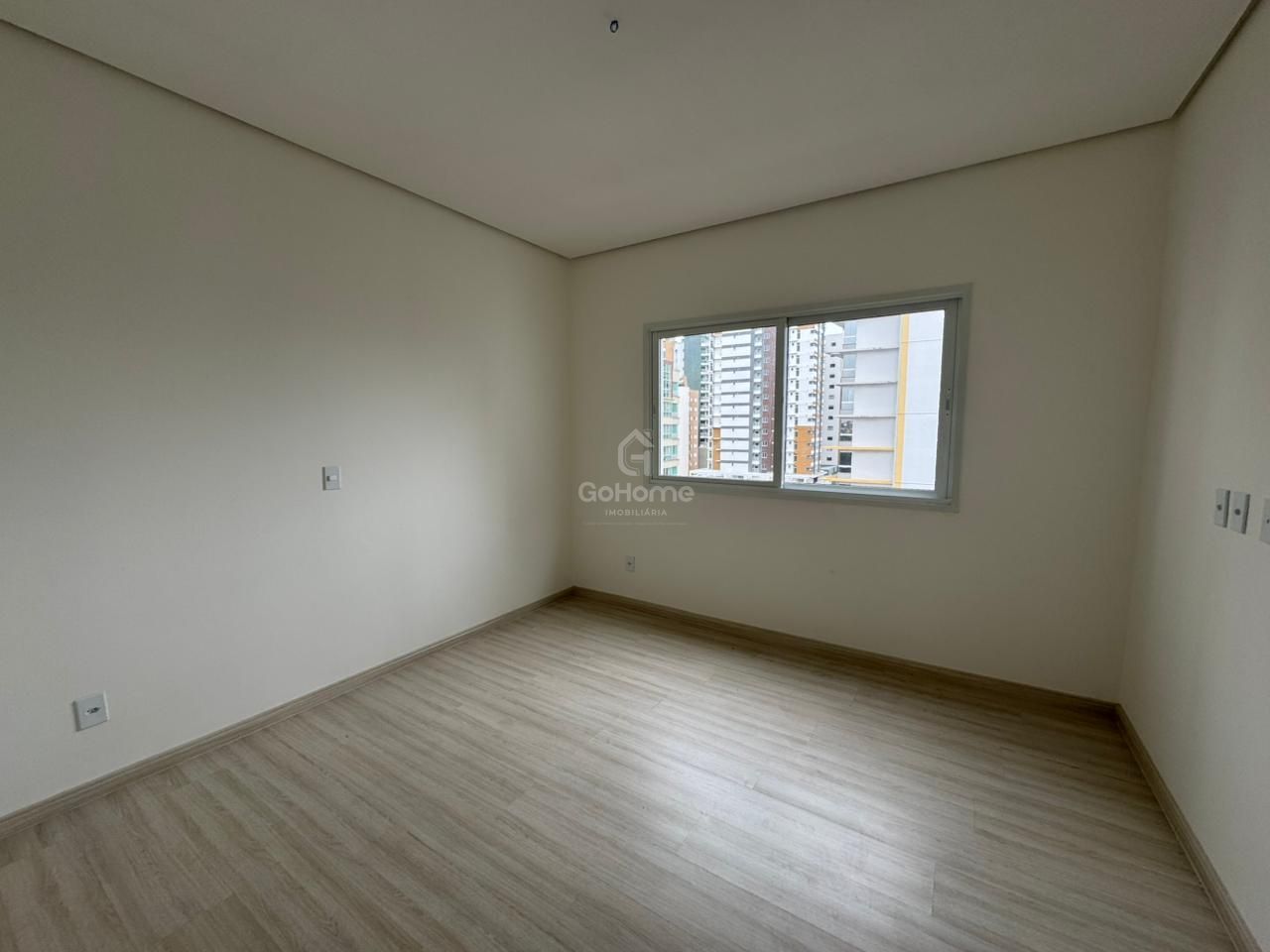 Apartamento Novo Vazio à Venda