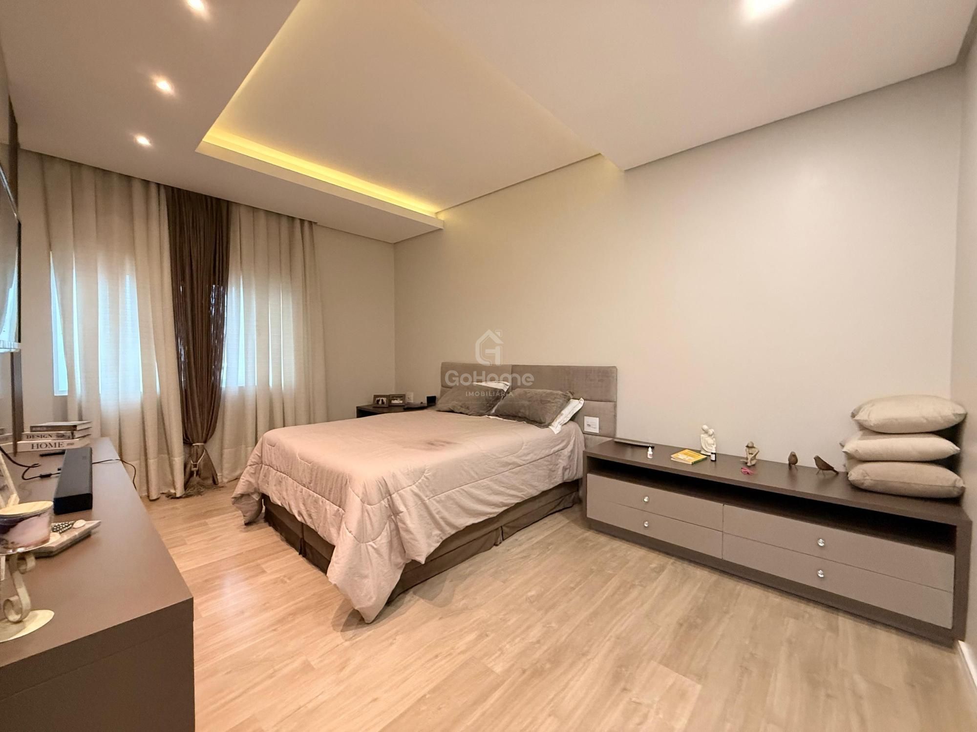 Casa com 3 suítes e piscina