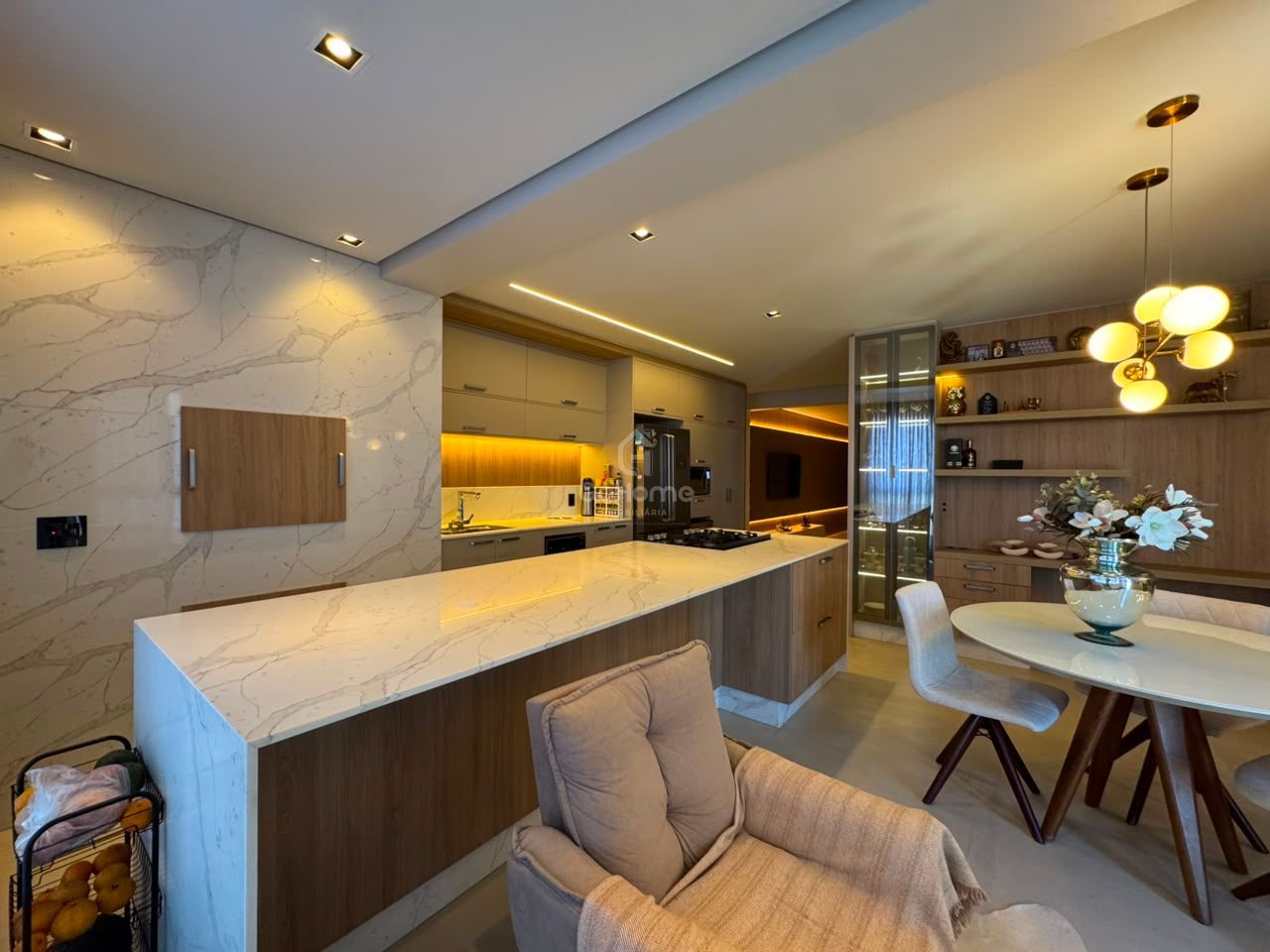 Apartamento 2 suítes mobiliado