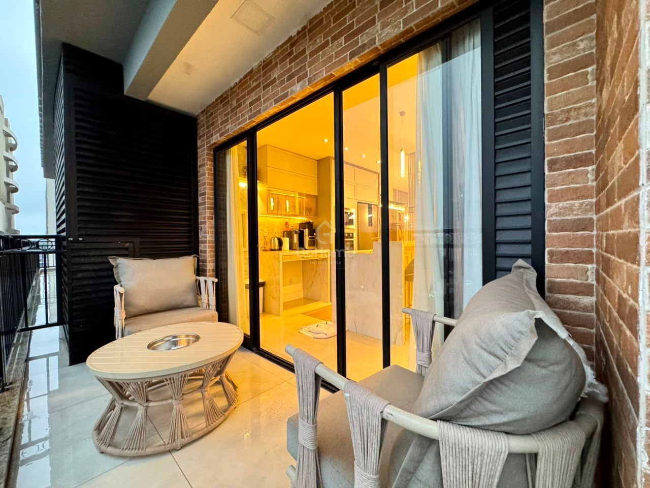 Apartamento com duas suítes mobiliado