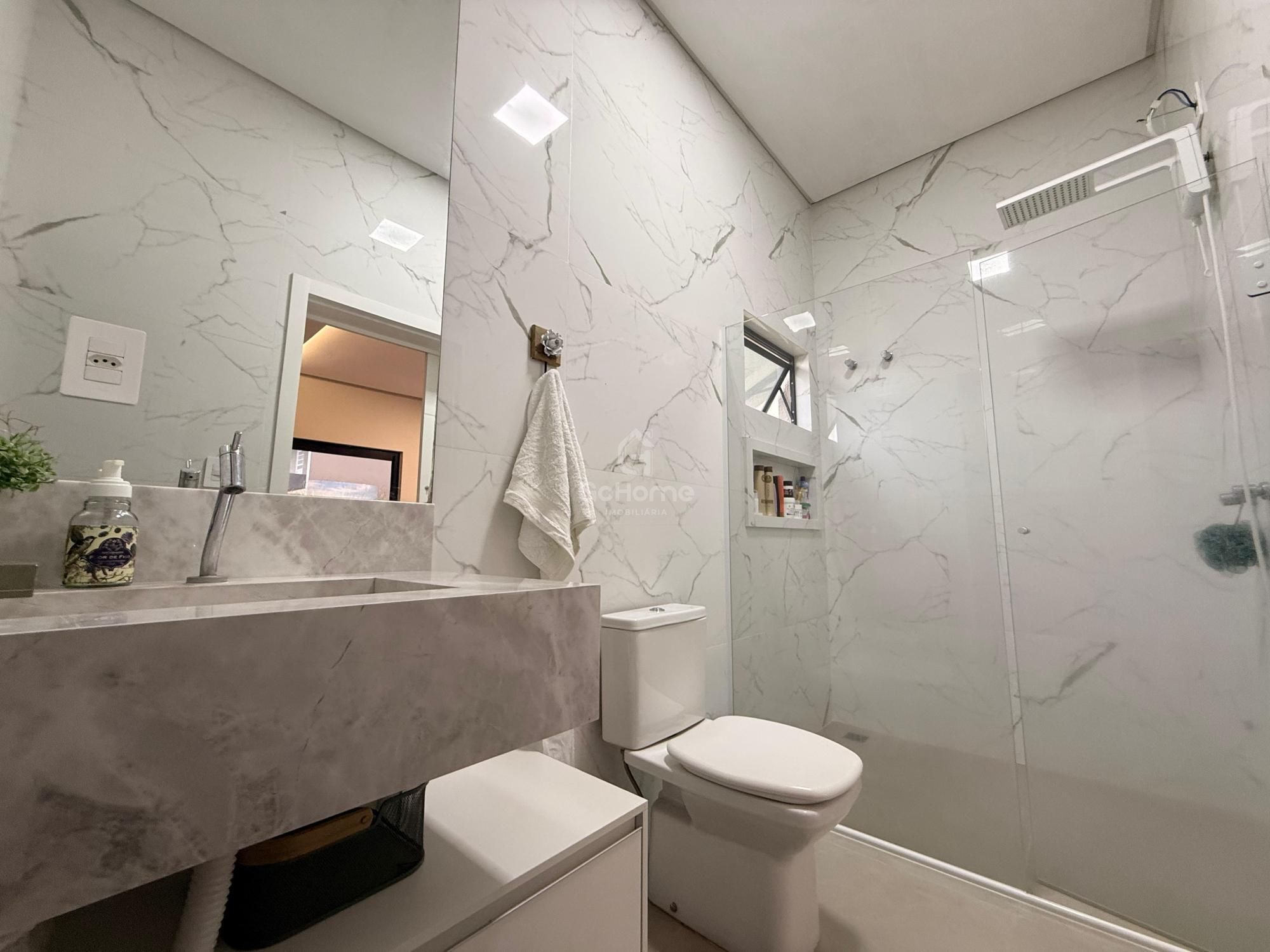 Casa em Condomínio Fechado com 3 suítes