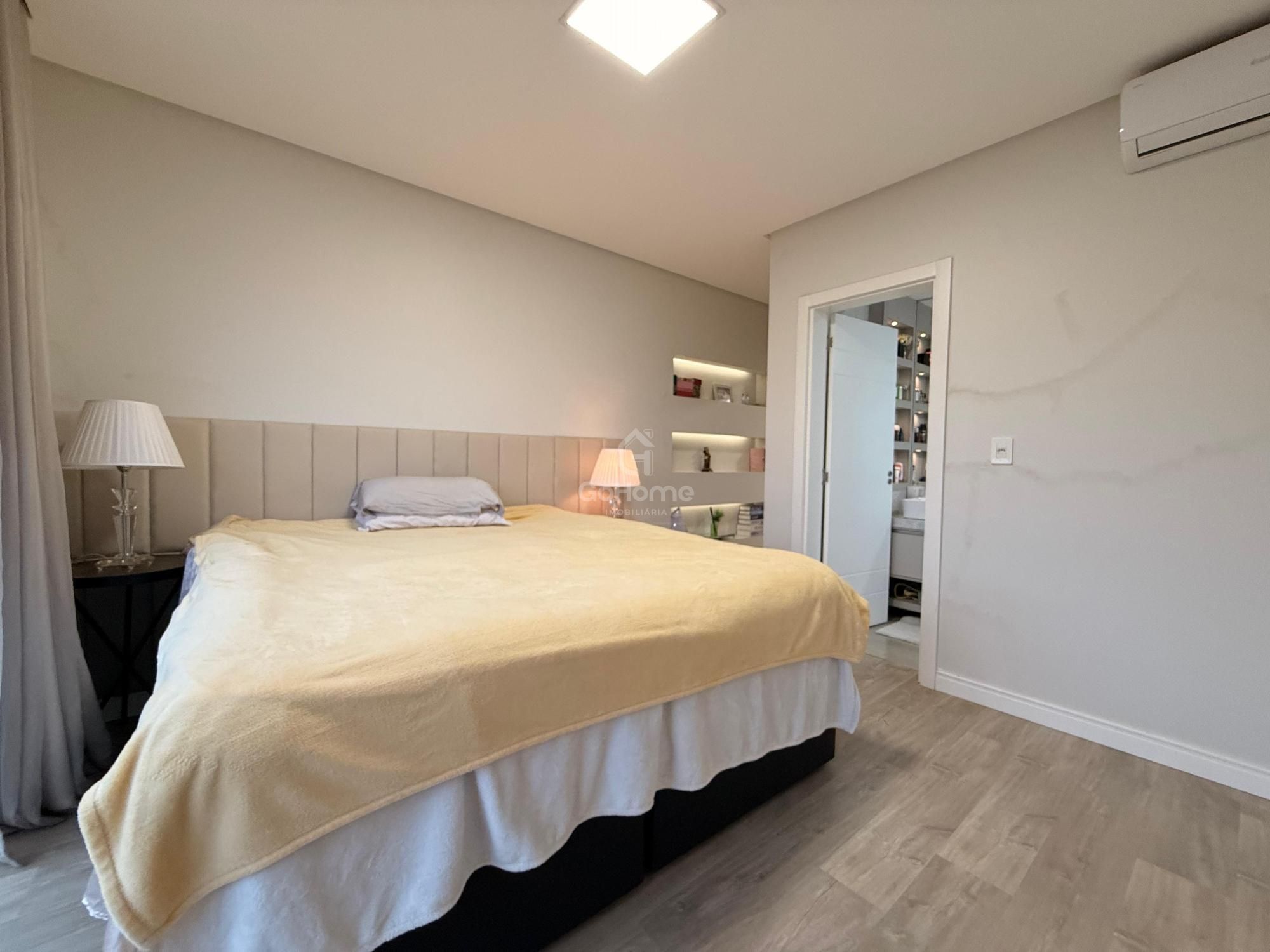 Casa em Condomínio Fechado com 3 suítes