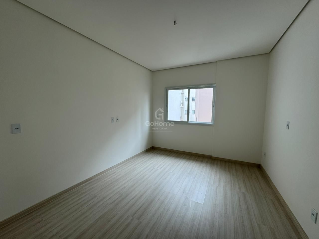 Apartamento Novo Vazio à Venda
