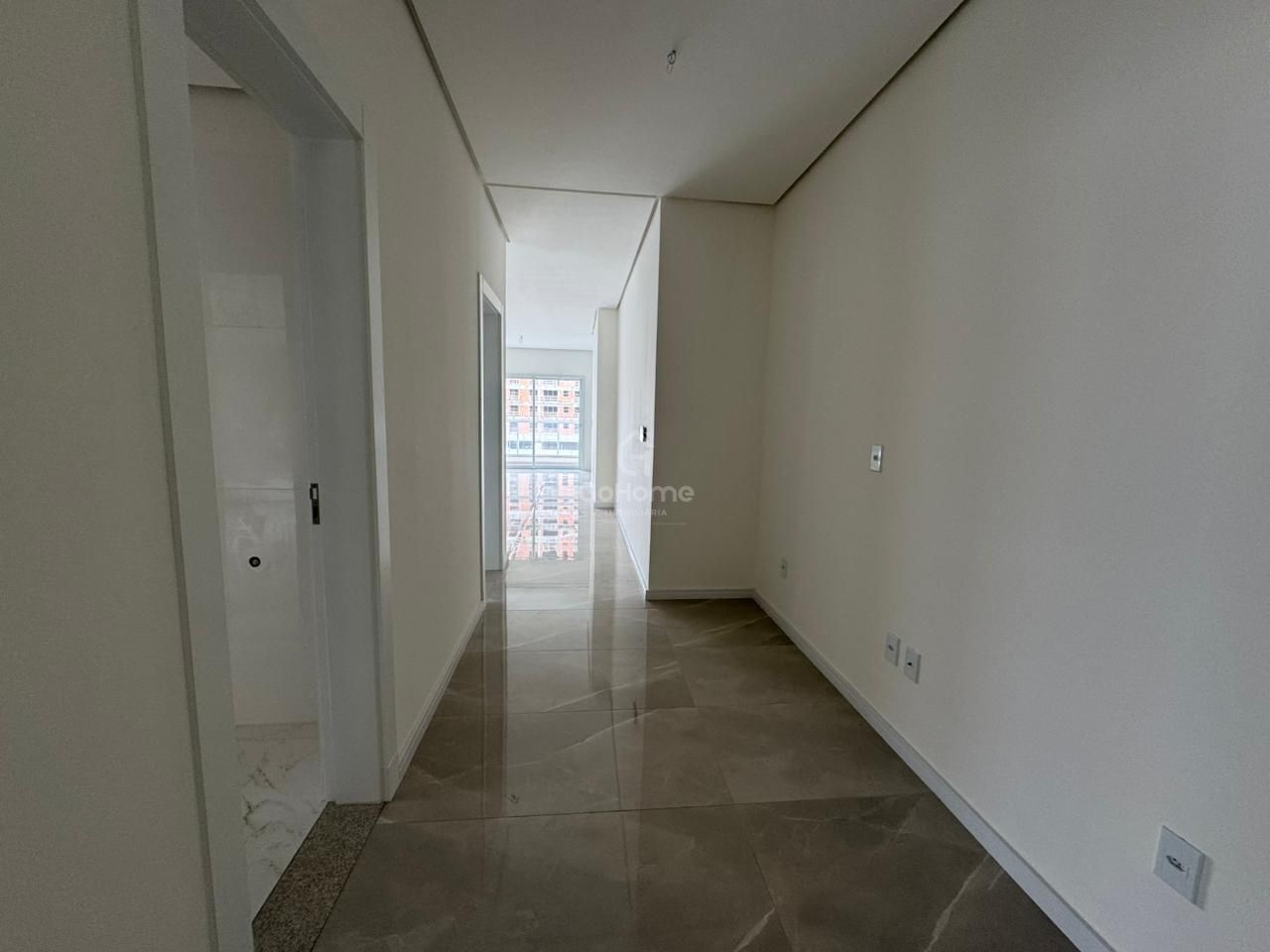 Apartamento Novo Vazio à Venda