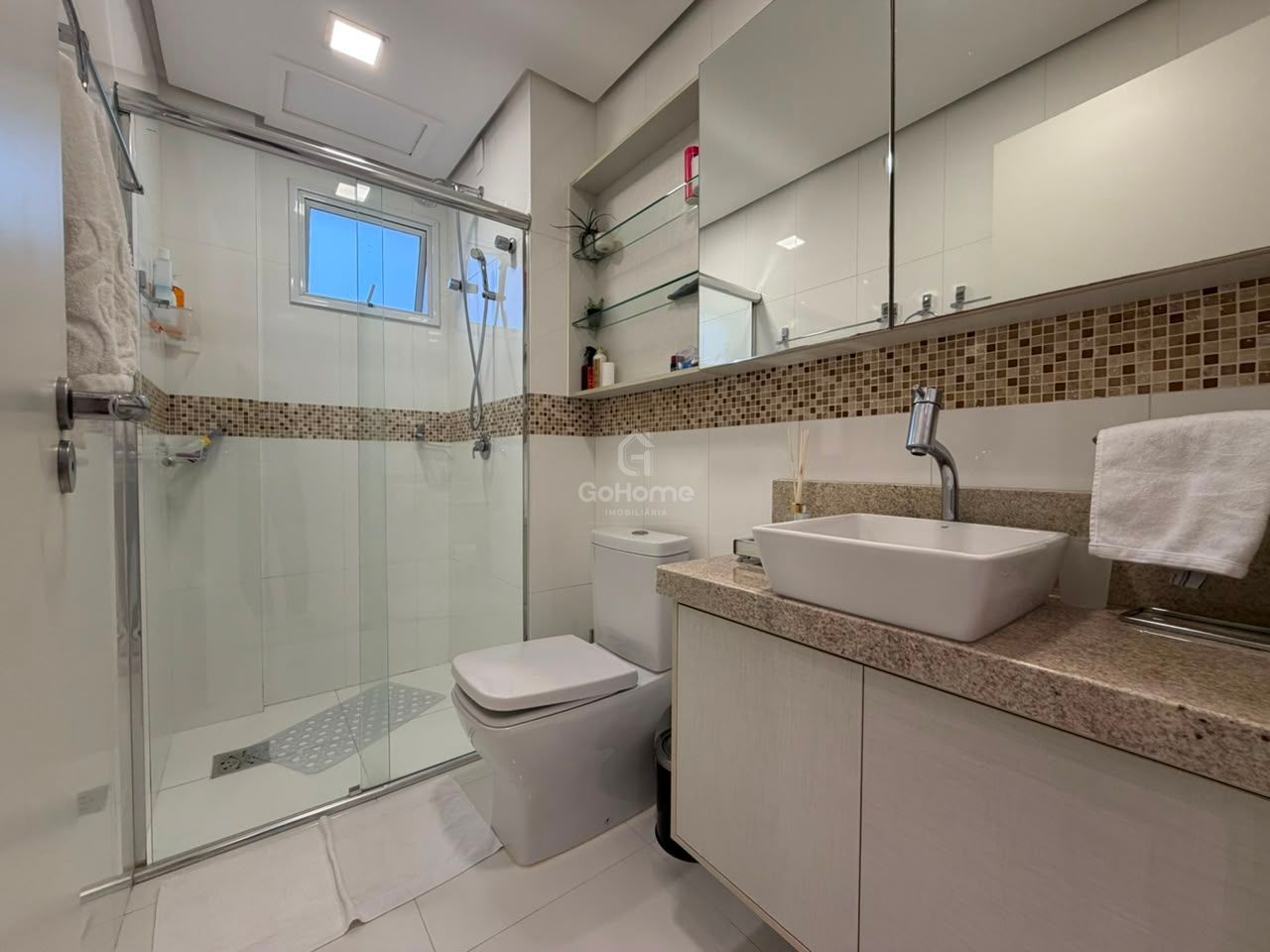 Apartamento Mobiliado e com 3 vagas de garagem