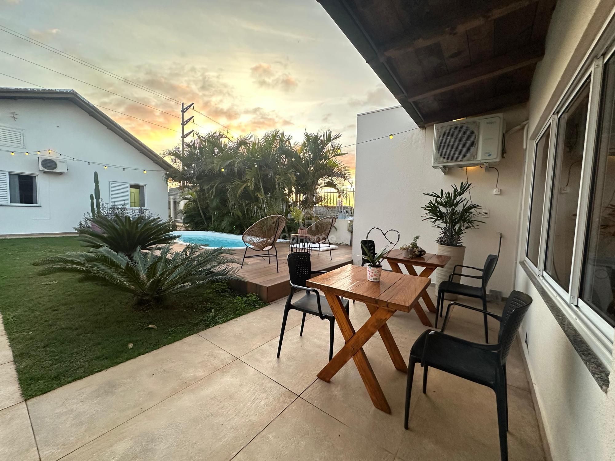 Casa Semimobiliada com Piscina