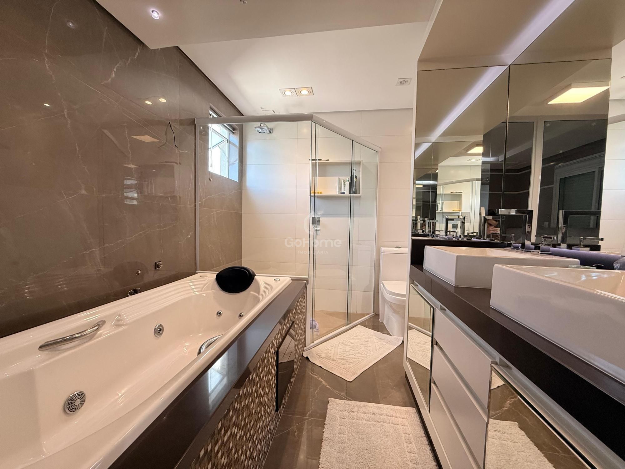 Apartamento Semimobiliado com Suíte e Demi-Suíte