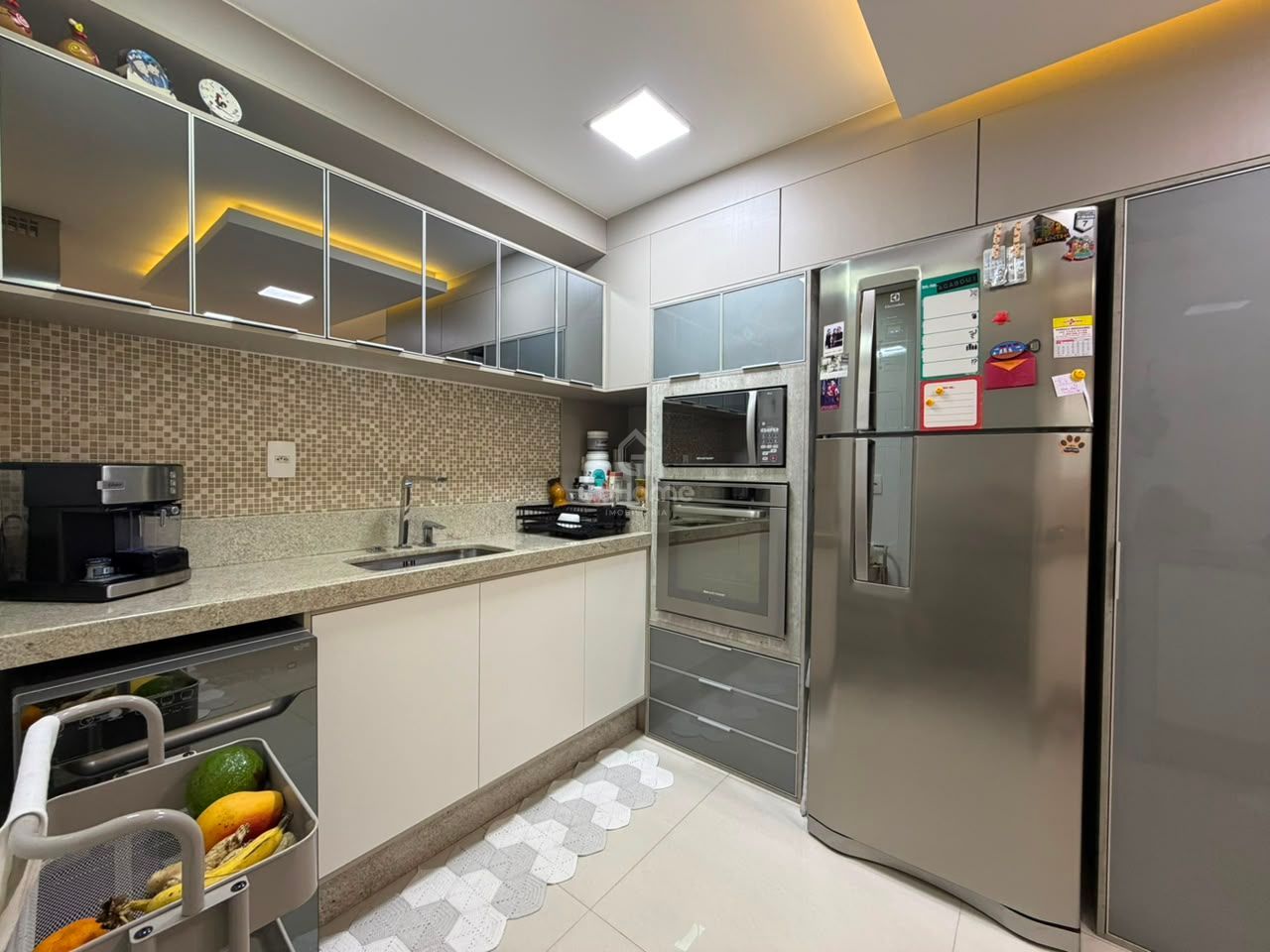 Apartamento Mobiliado e com 3 vagas de garagem